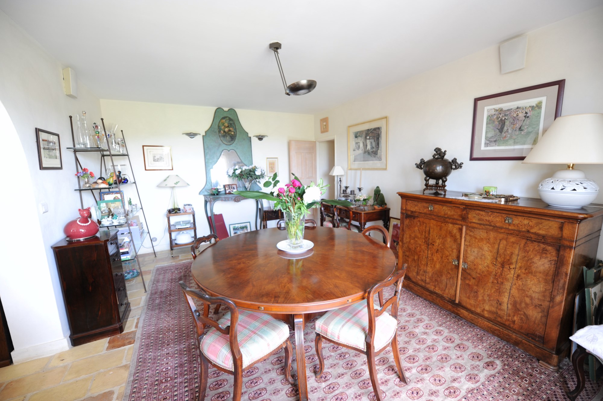 A vendre,  près de Gordes, propriété avec terrasse, piscine et pool house  