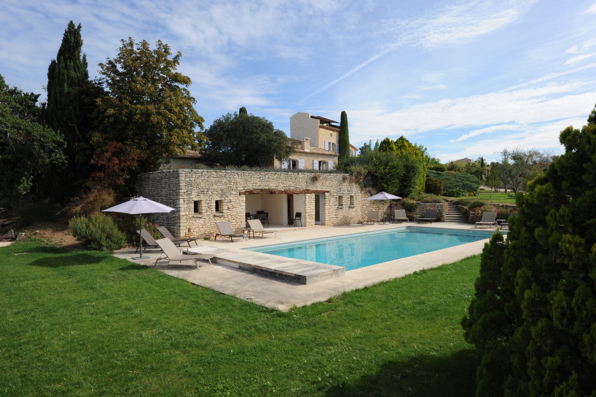 Belle propriété en pierres avec piscine en Luberon