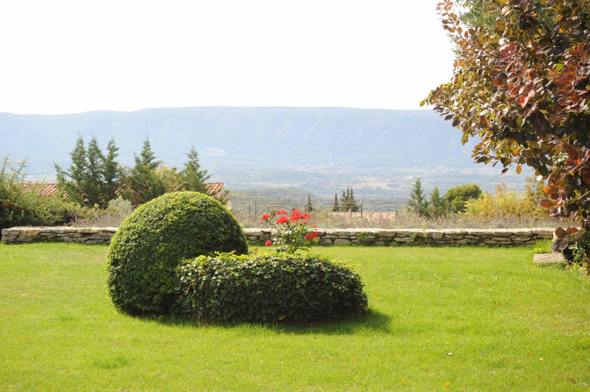 Belle propriété en pierres avec vue en Luberon