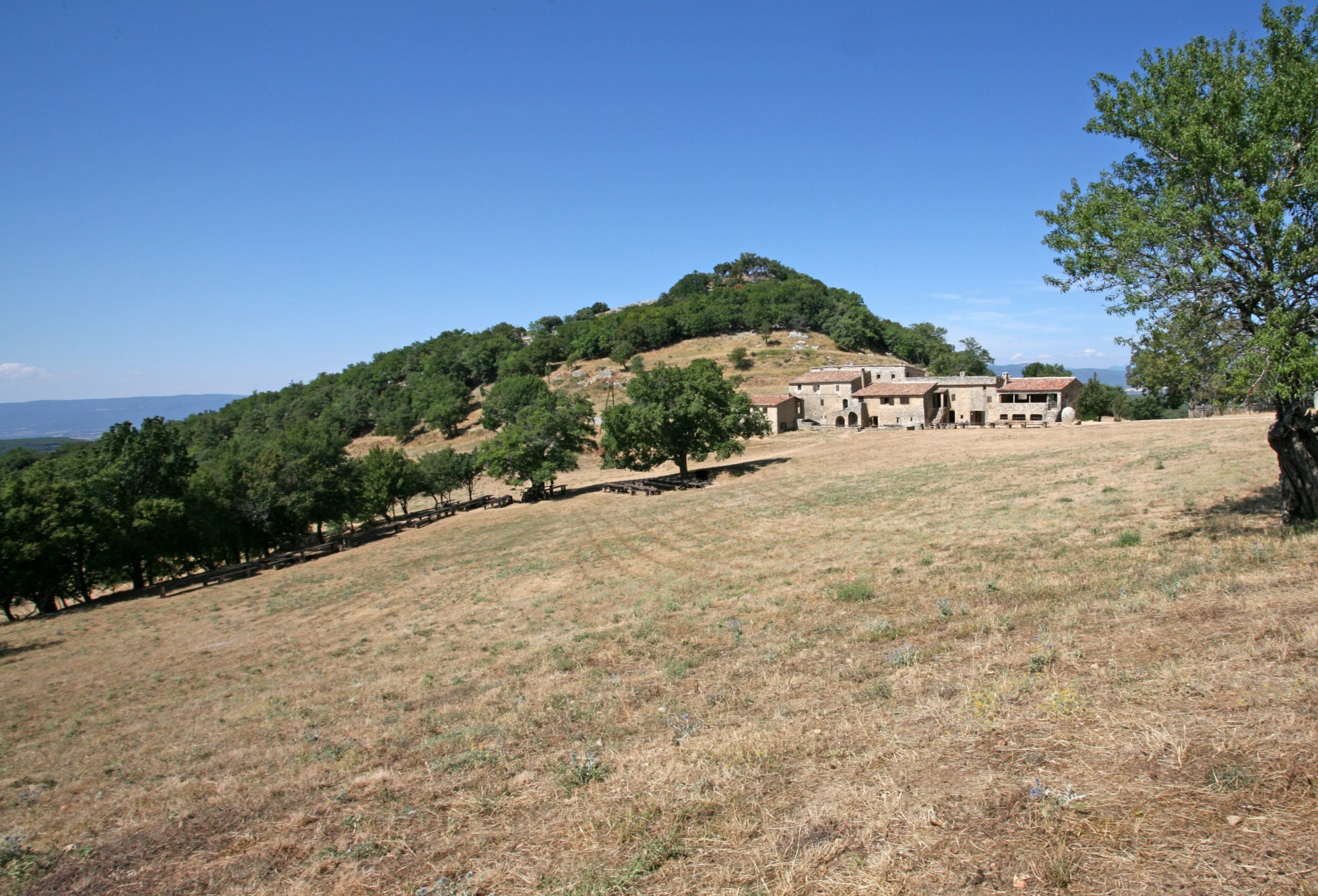 Ancienne magnanerie rénovée et à rafraîchir en Provence