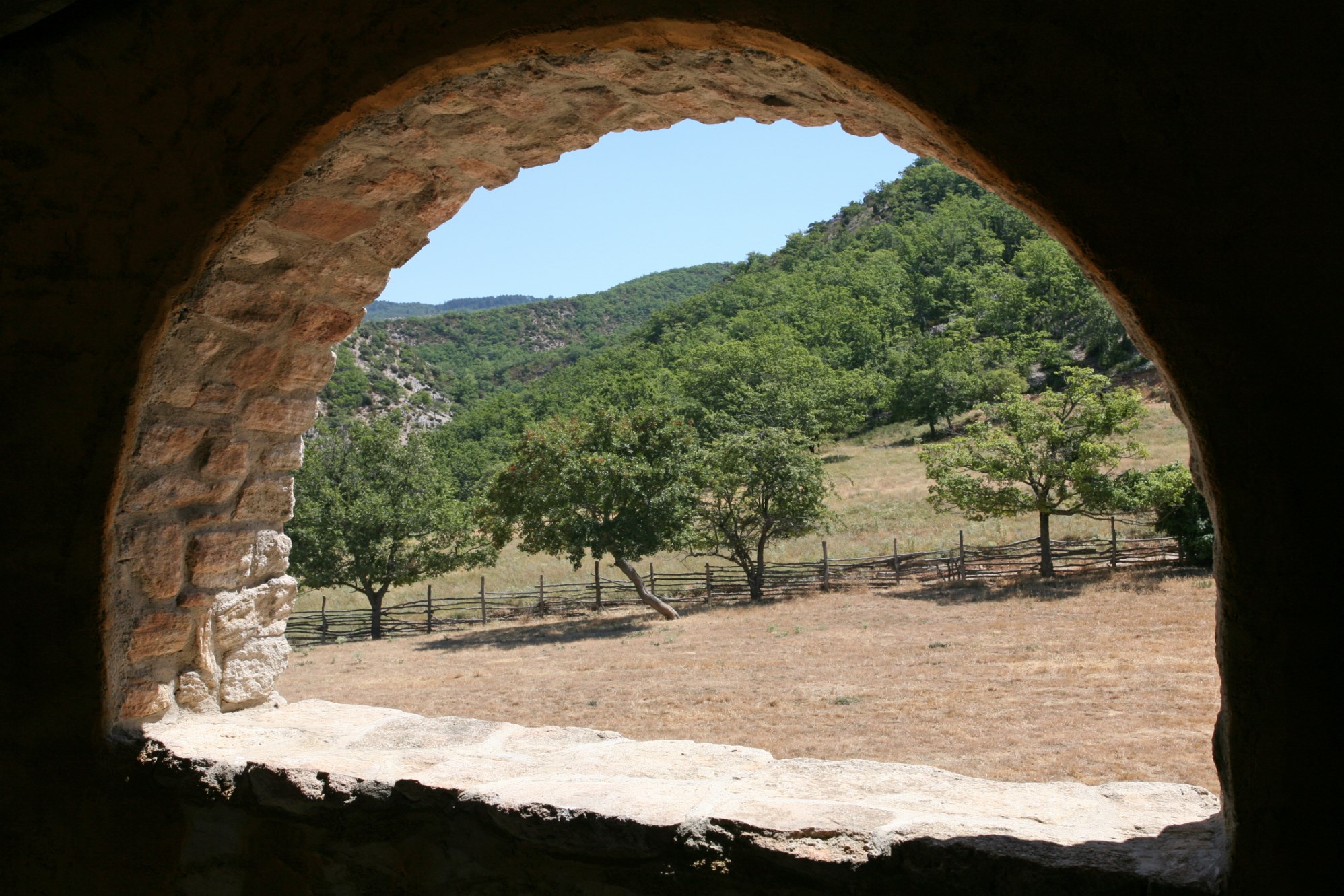 Ancienne magnanerie rénovée et à rafraîchir en Provence
