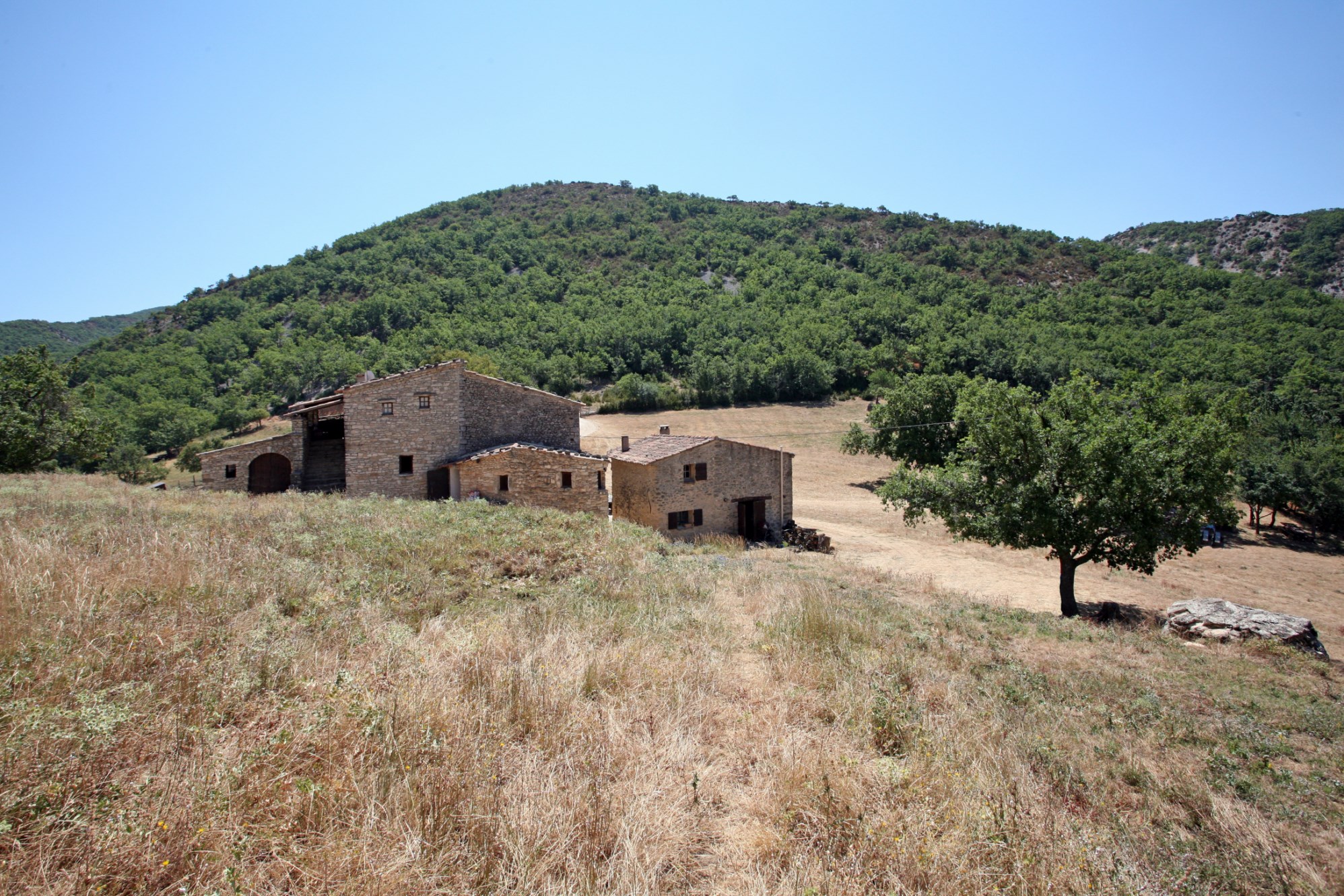 Ancienne magnanerie rénovée et à rafraîchir en Provence