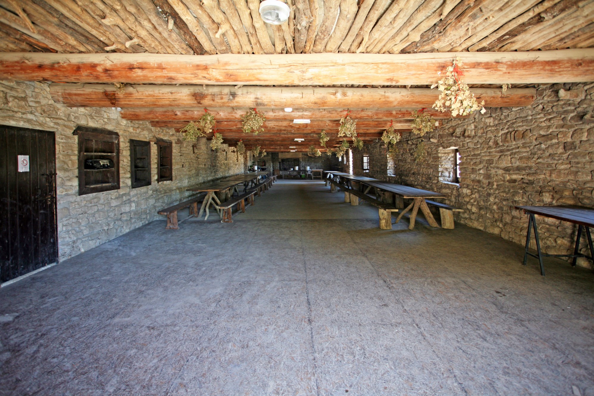 Ancienne magnanerie rénovée et à rafraîchir en Provence