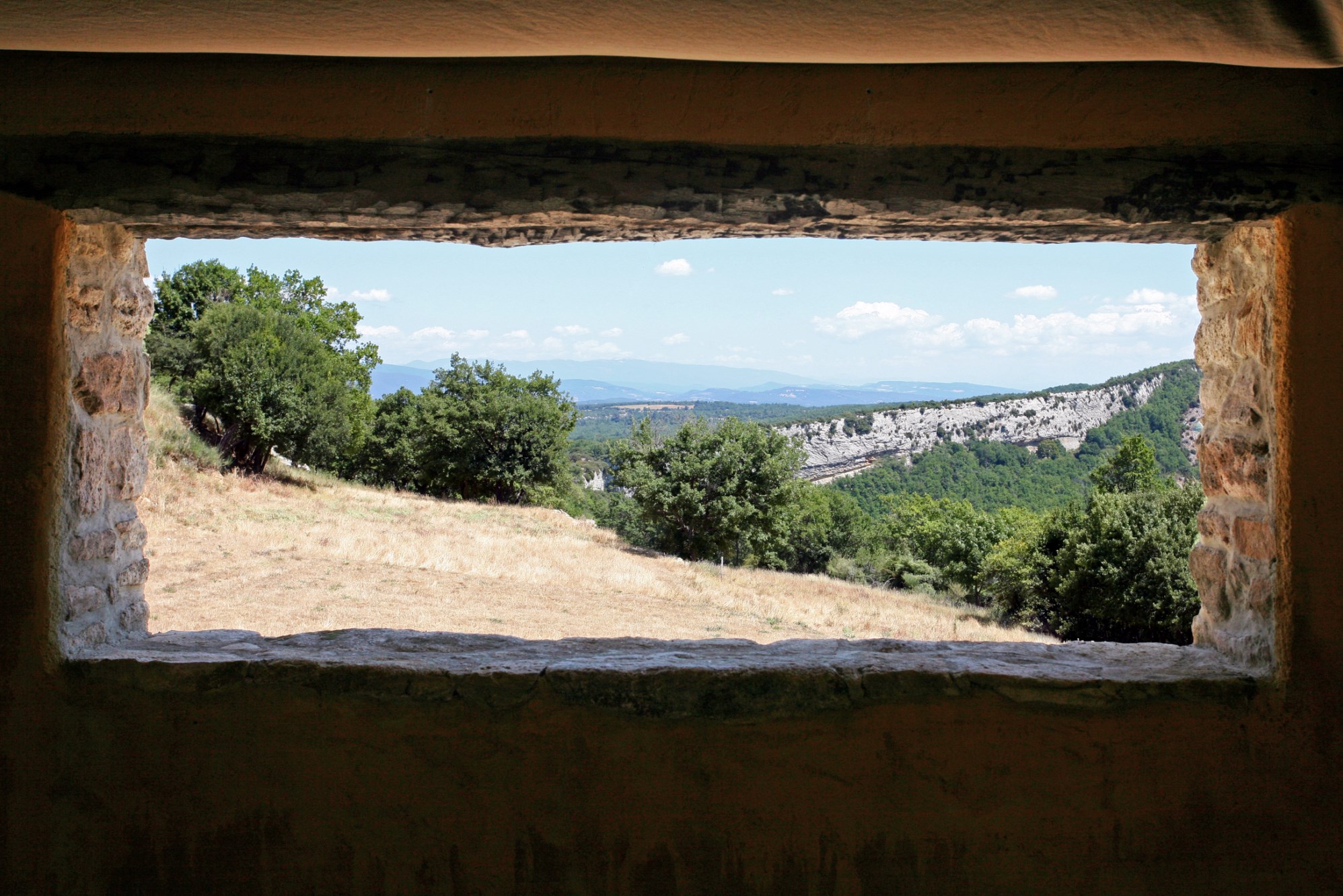 Ancienne magnanerie rénovée et à rafraîchir en Provence