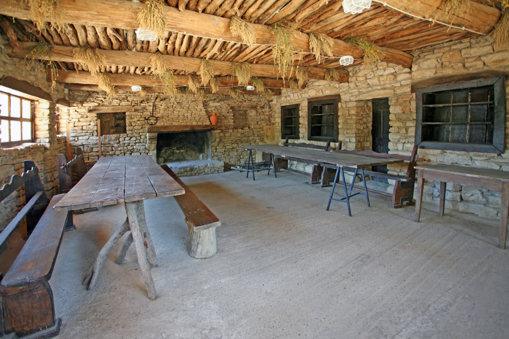Ancienne magnanerie rénovée et à rafraîchir en Provence