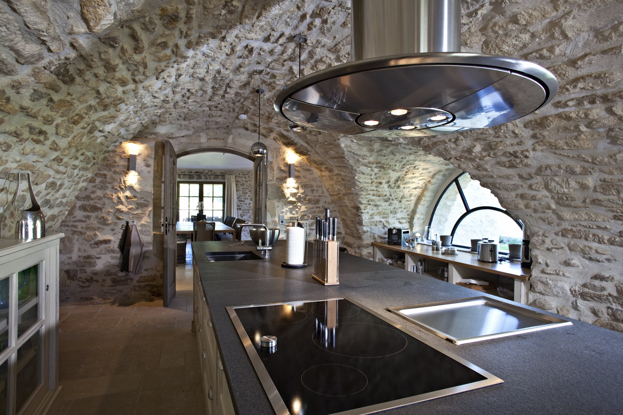 Luberon, à vendre, bastide provençale rénovée,  avec piscine et parc de 7,5 hectares 