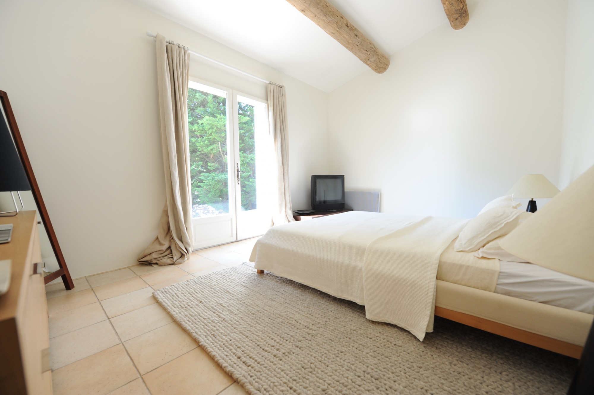A vendre,  en Luberon,  villa de plain pied très confortable,  avec piscine