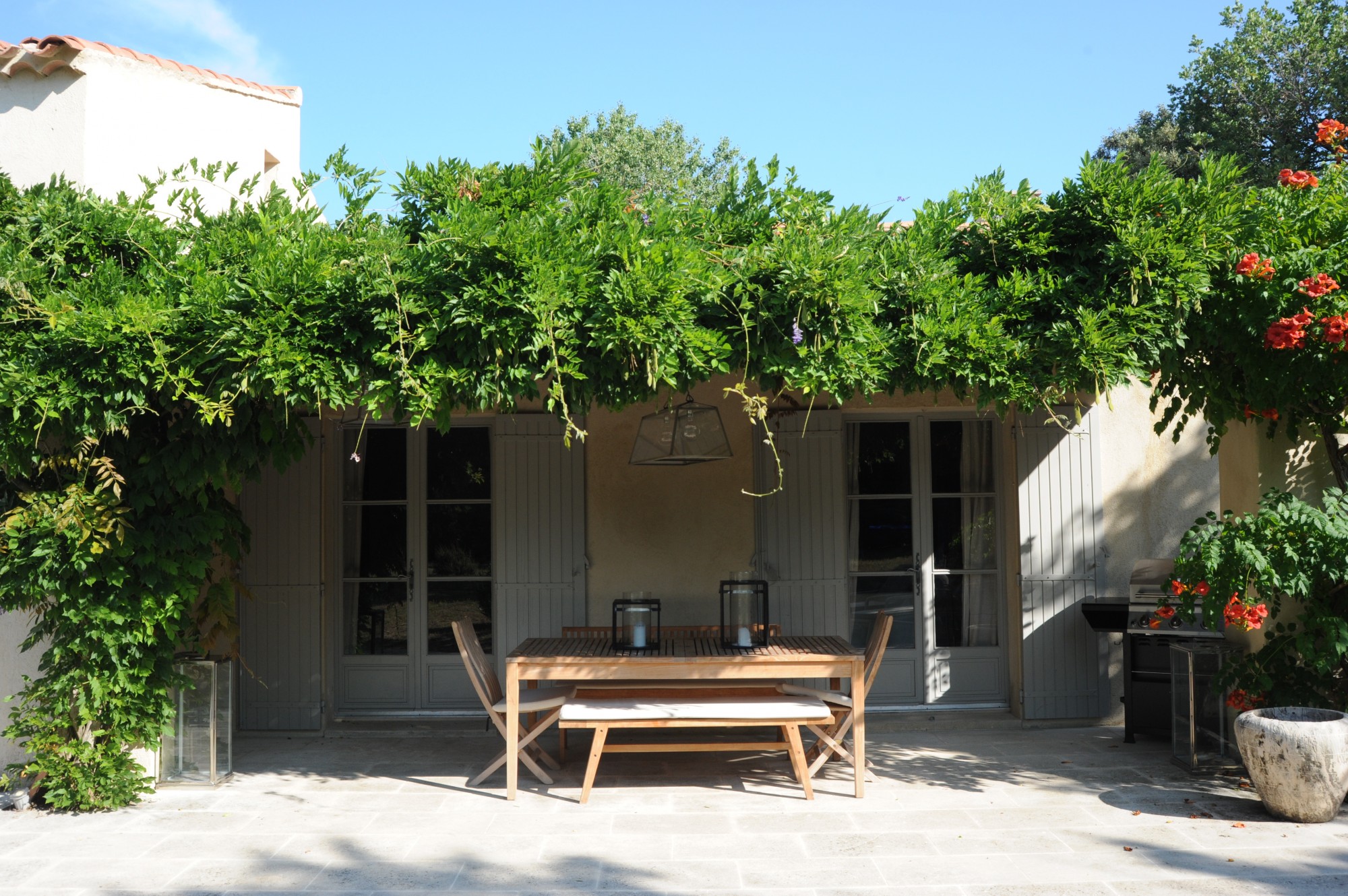 A vendre,  en Luberon,  villa de plain pied très confortable,  avec piscine