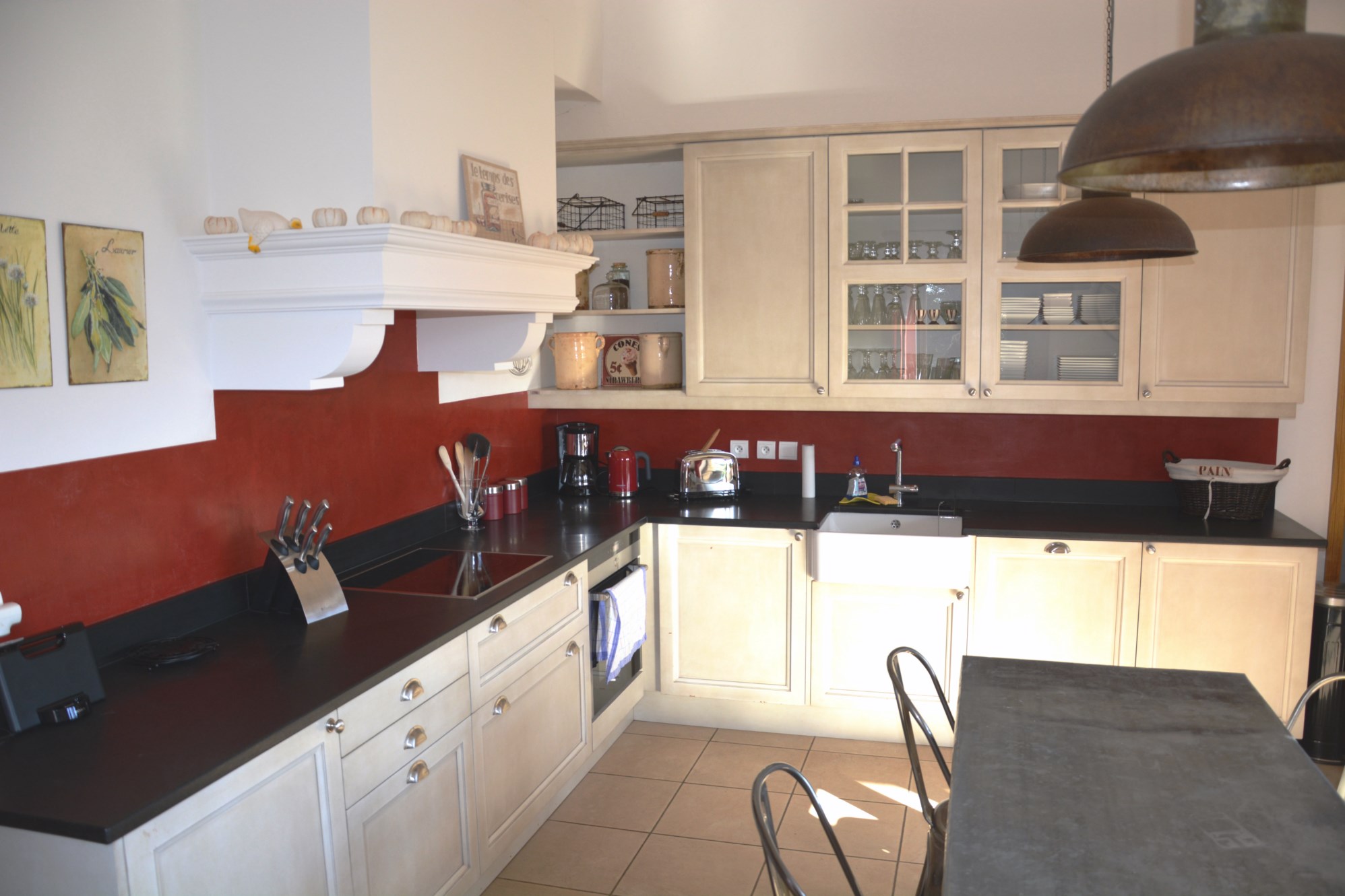 En vente en Luberon, villa récente avec vue panoramique et piscine    