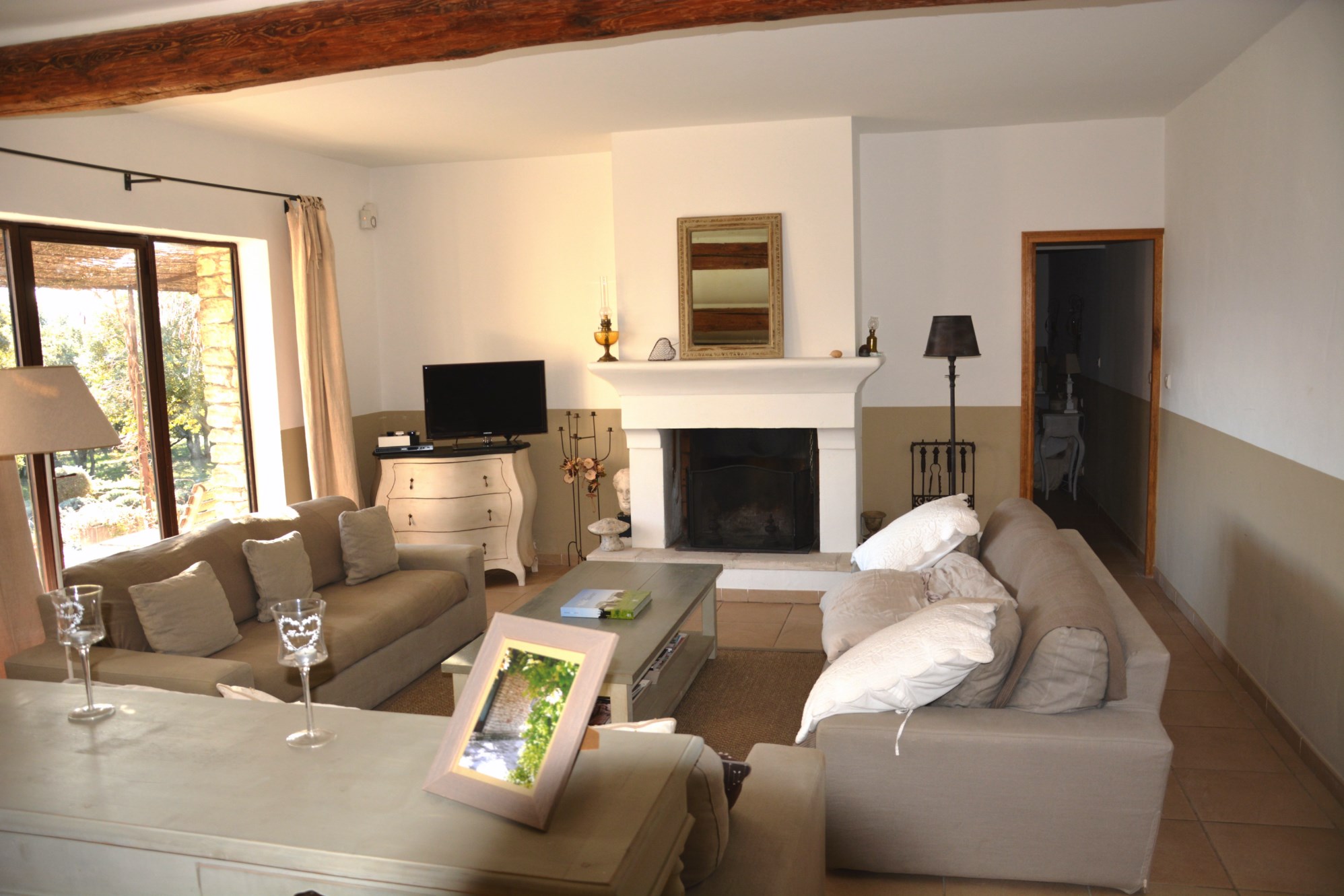 En vente en Luberon, villa récente avec vue panoramique et piscine    