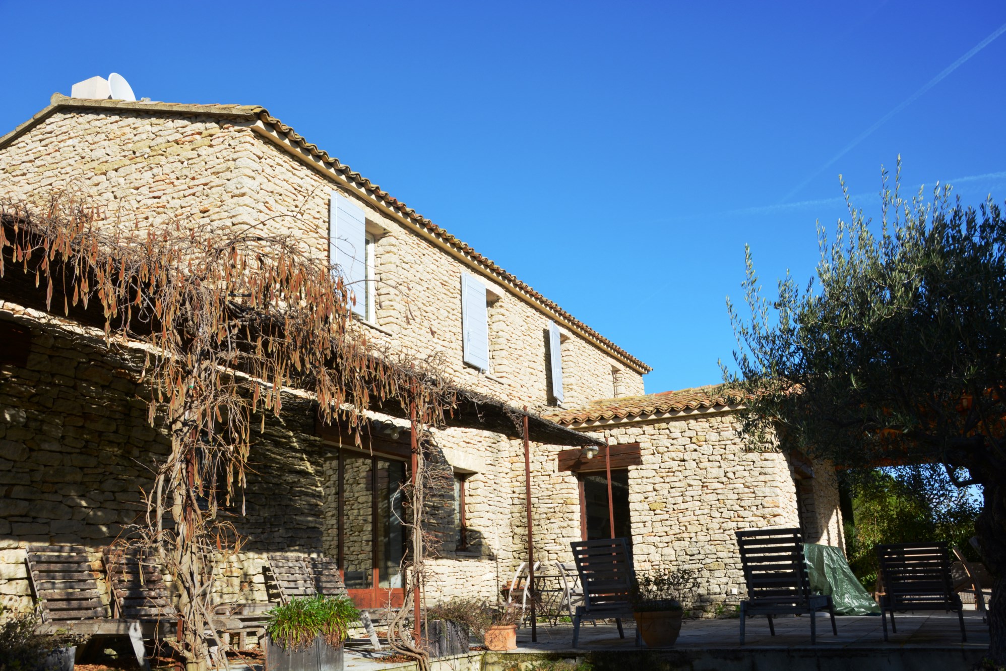 En vente en Luberon, villa récente avec vue panoramique et piscine    