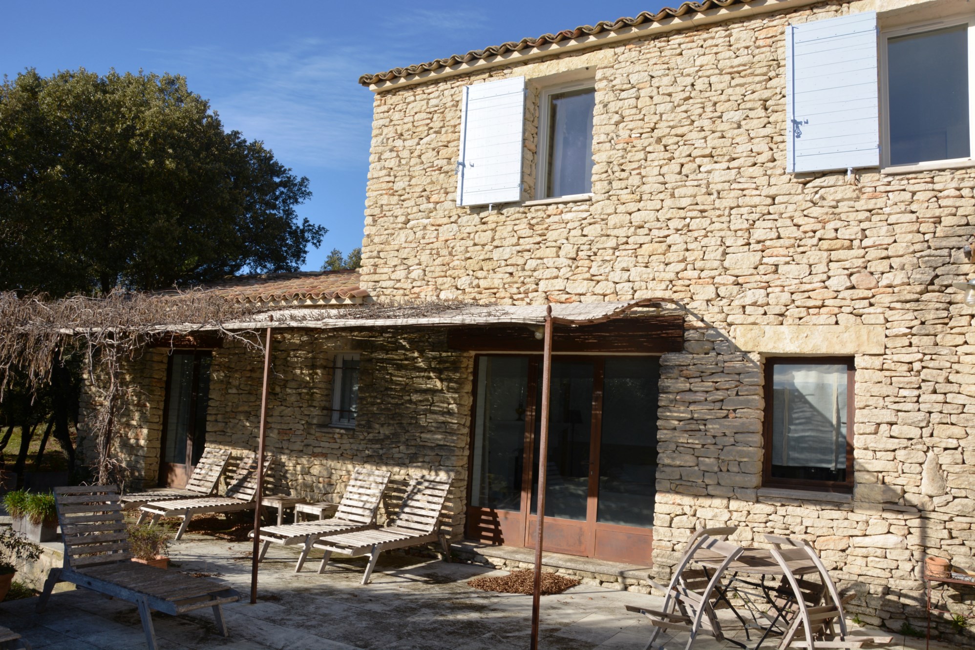 En vente en Luberon, villa récente avec vue panoramique et piscine    