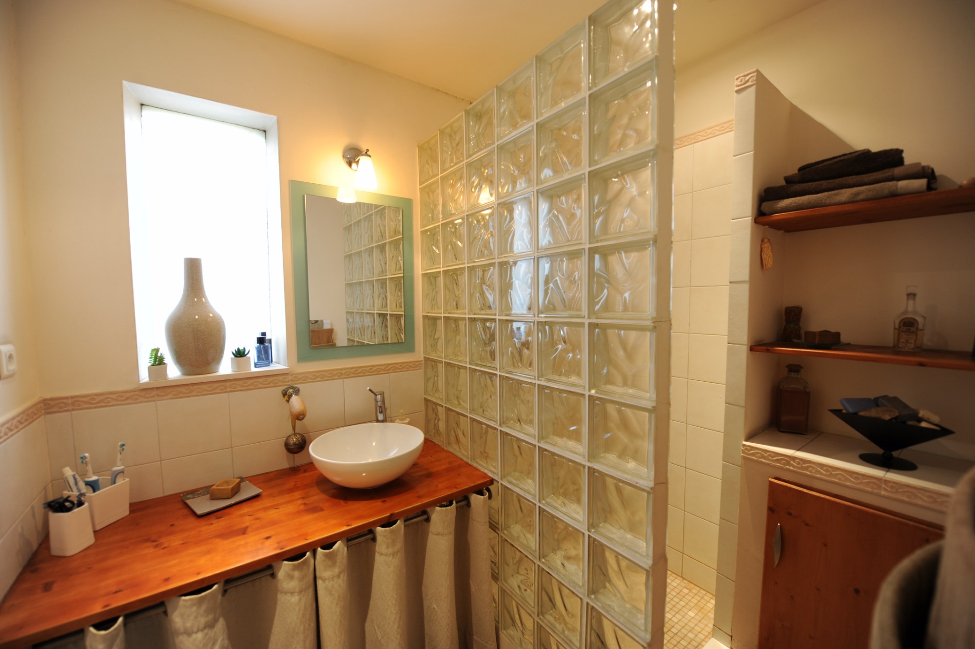 Maison de village, proche des commerces, à vendre en Luberon   