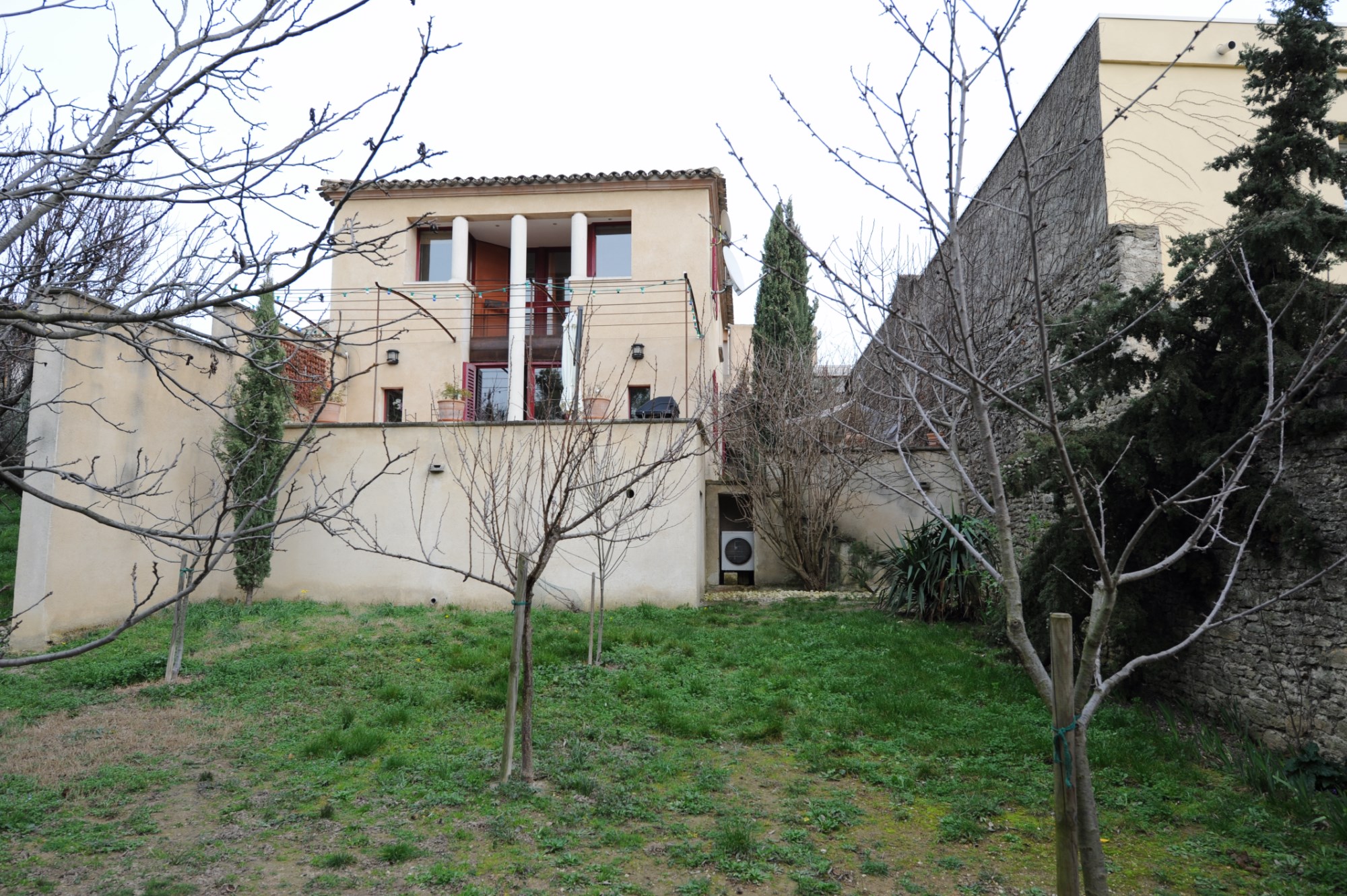 Maison de village, proche des commerces, à vendre en Luberon   