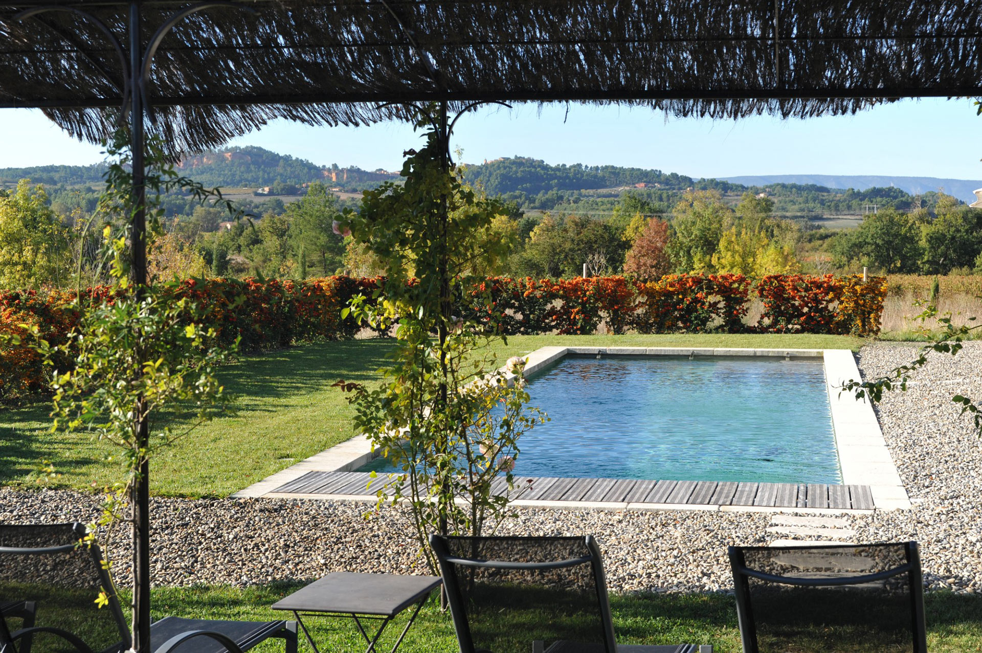 A vendre à Roussillon, charmant mas rénové avec goût et piscine    