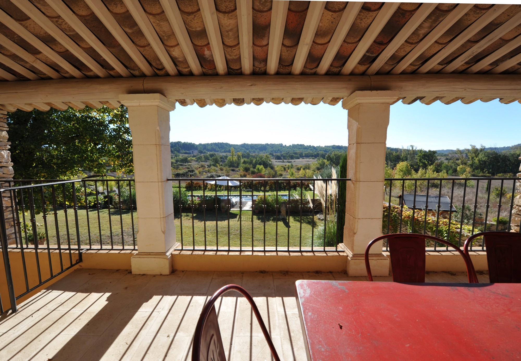 A vendre à Roussillon, charmant mas rénové avec goût et piscine    