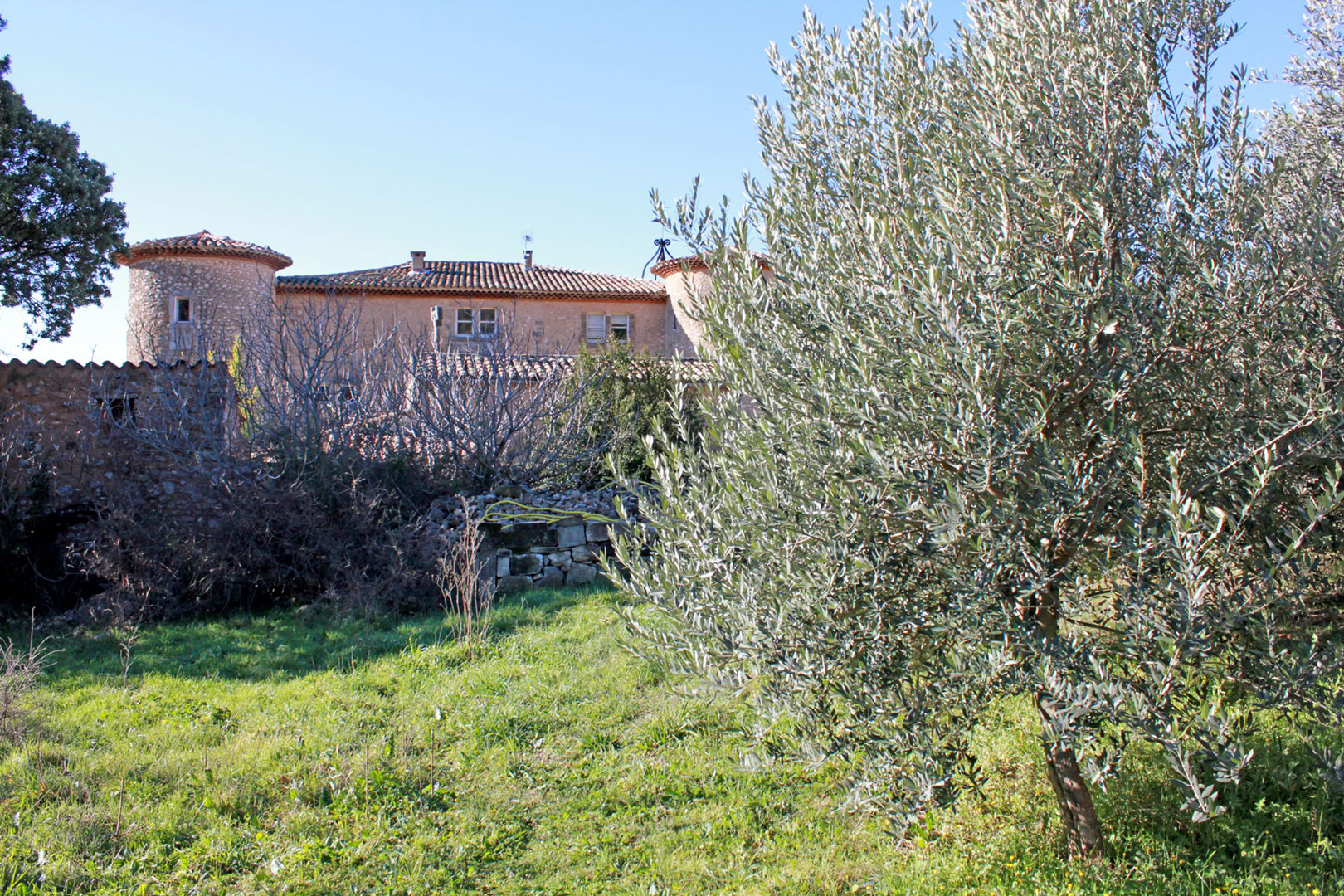 Maison de village sur très beau terrain    à vendre au cœur du Luberon