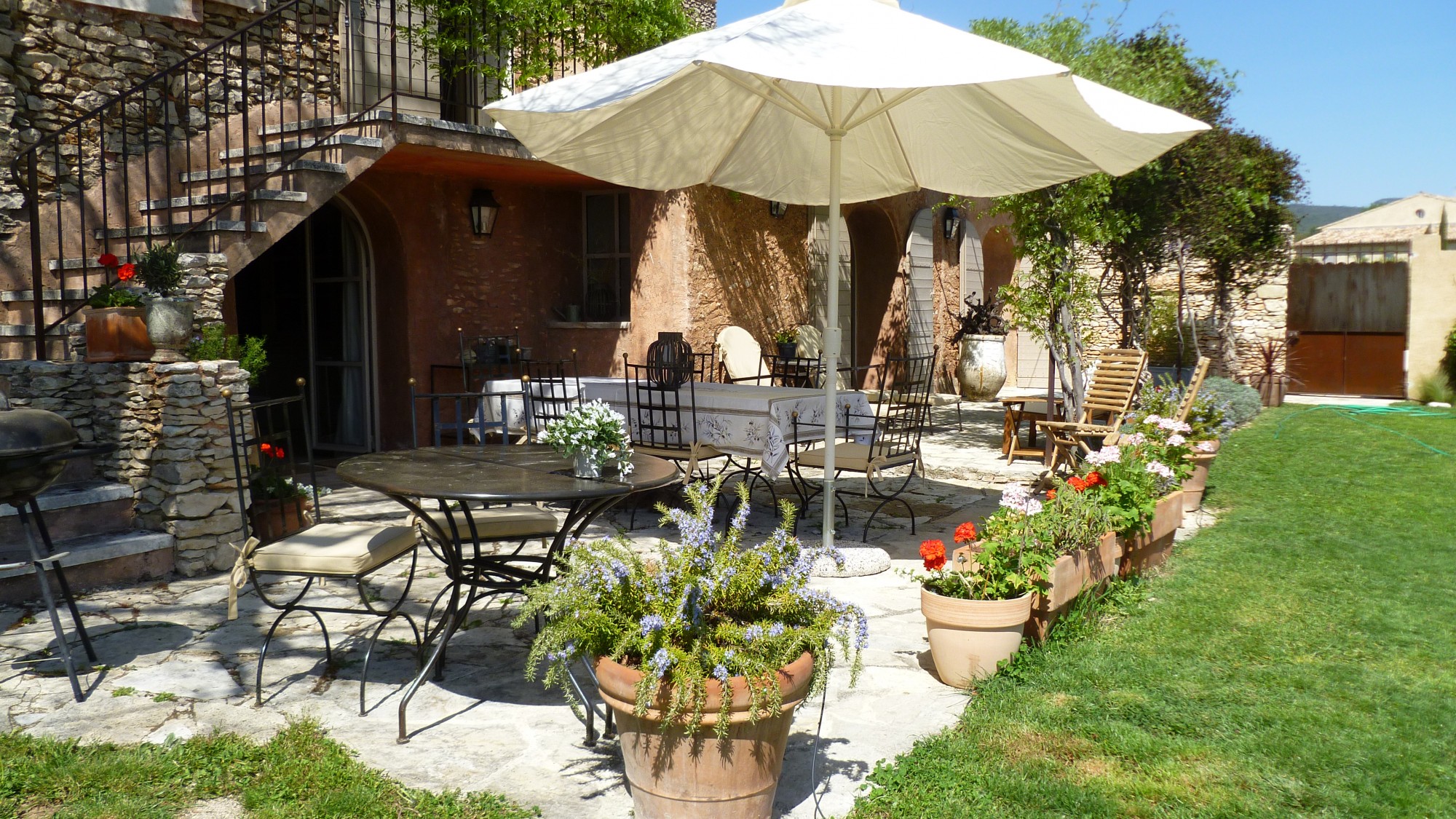 A vendre à Roussillon, charmant mas rénové avec goût et piscine    