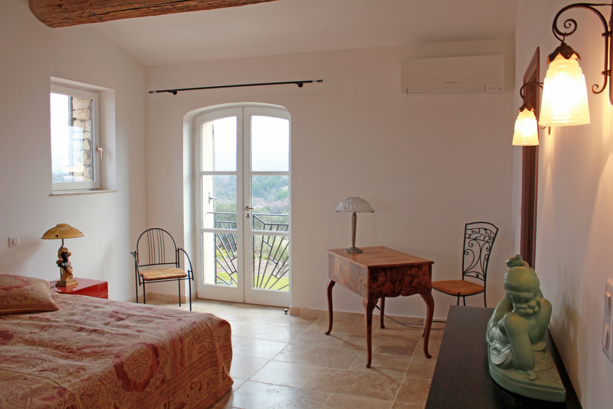 Maison traditionnelle à deux pas du village de Gordes avec vues sublimes    