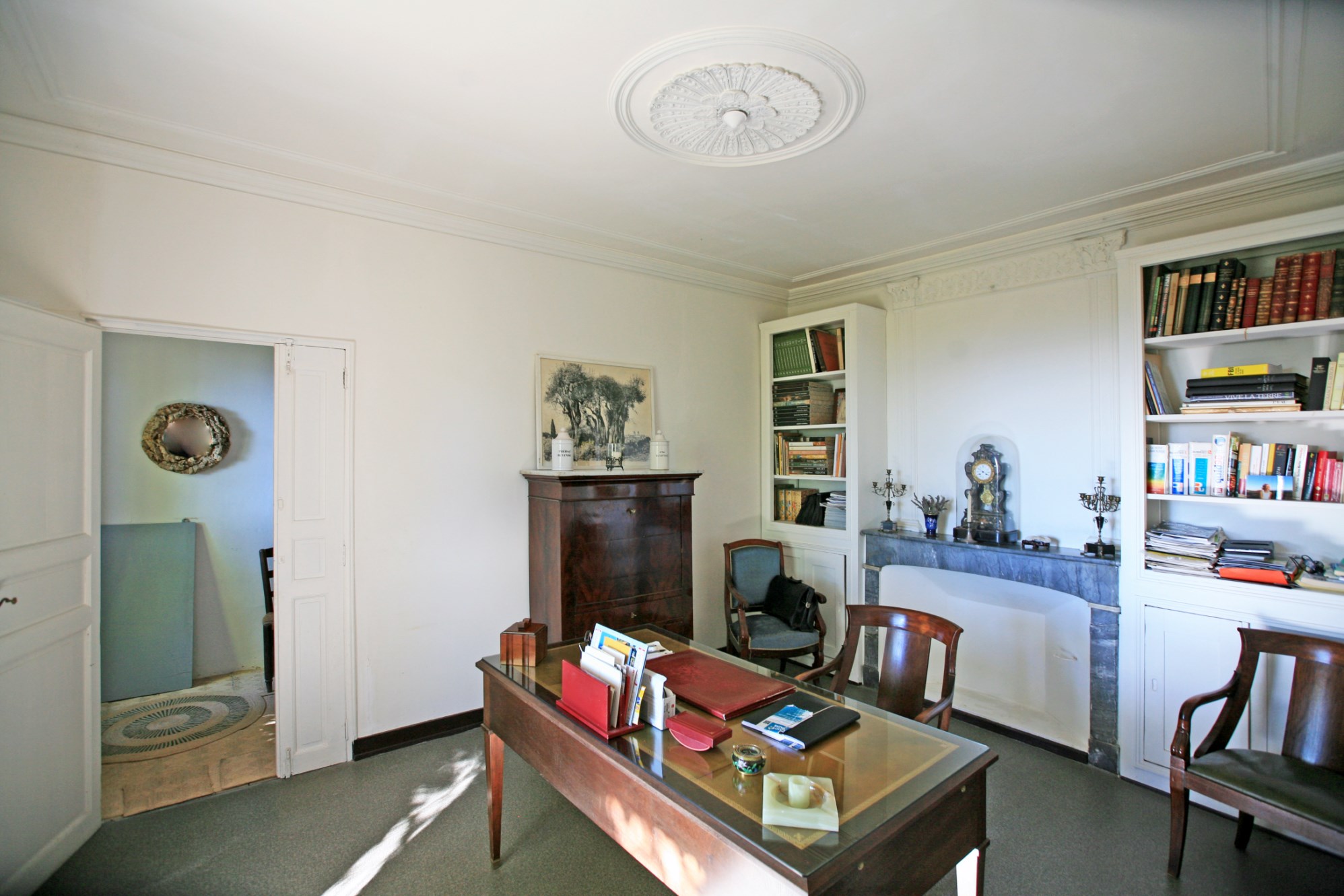 En vente, en Luberon, rare et authentique maison de village avec jardin et vue    