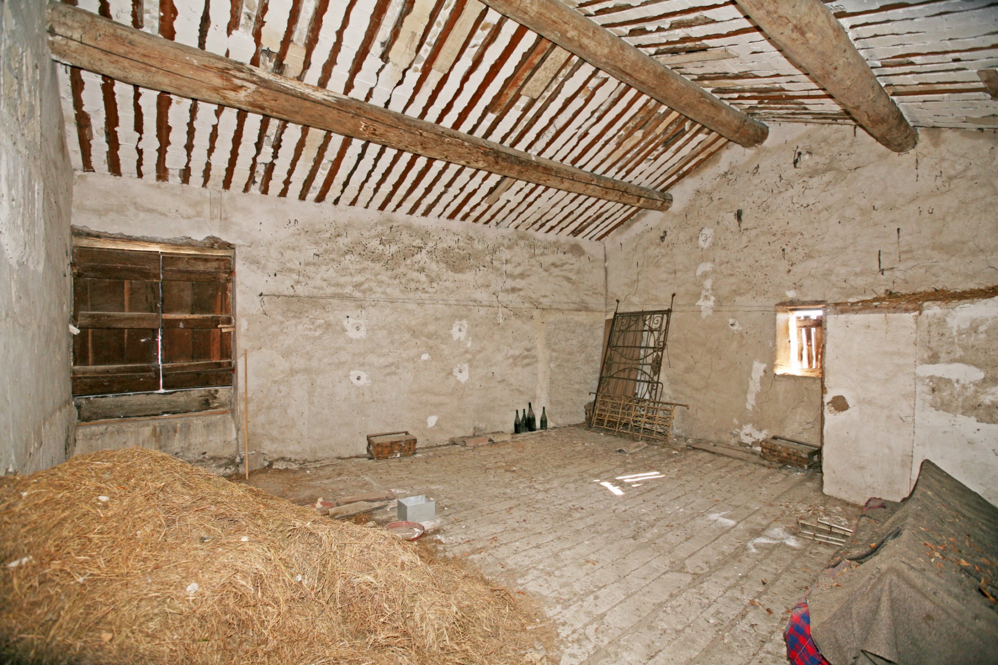 En vente, en Luberon, rare et authentique maison de village avec jardin et vue    
