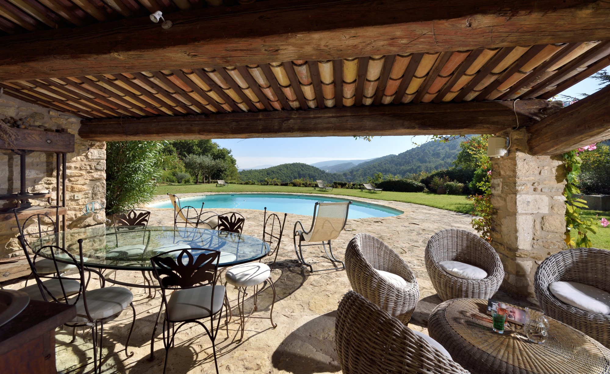 Propriété d'exception en vente au coeur d'un village perché du Luberon    