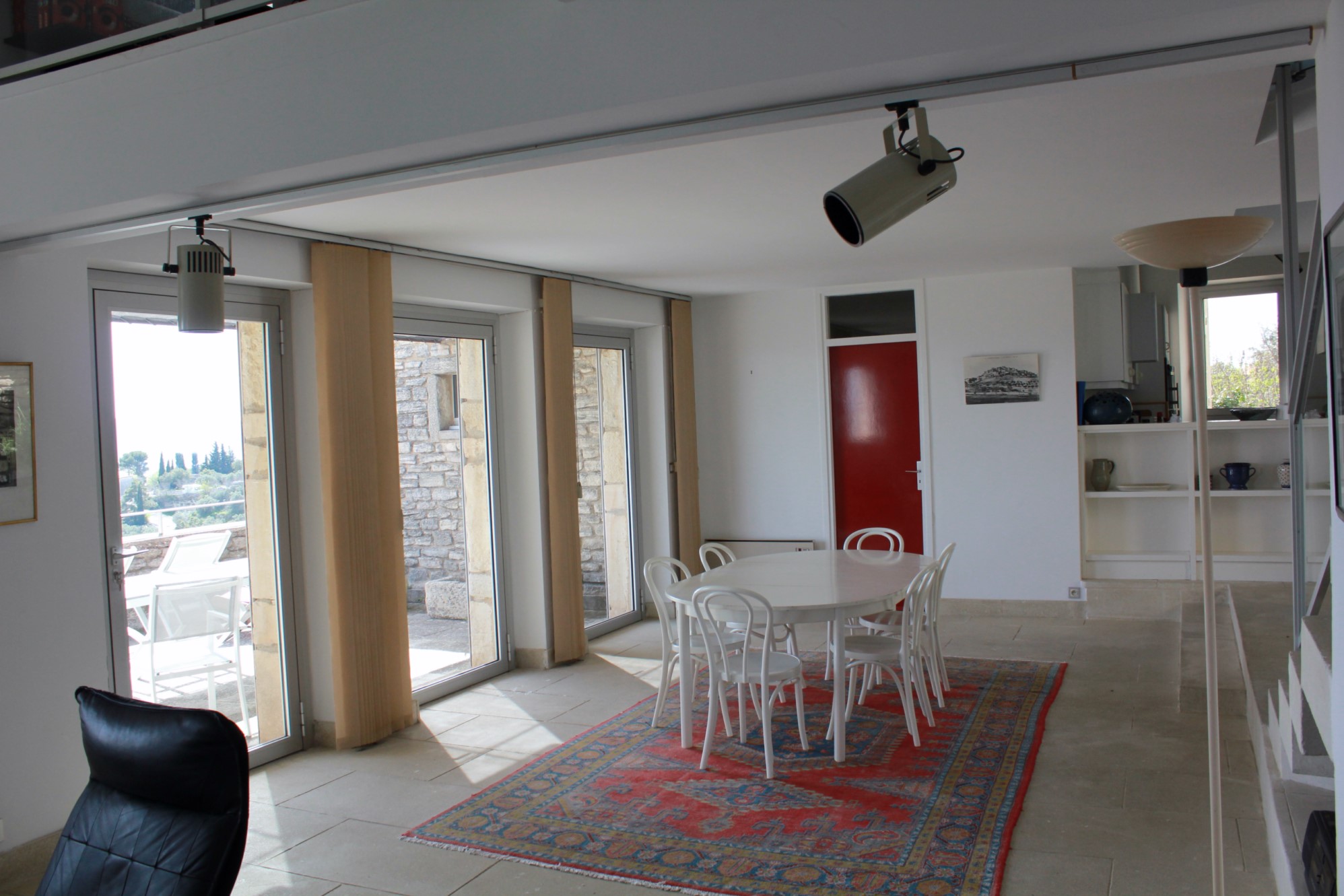 Maison de village avec terrasse et vues sublimes    à vendre en Luberon