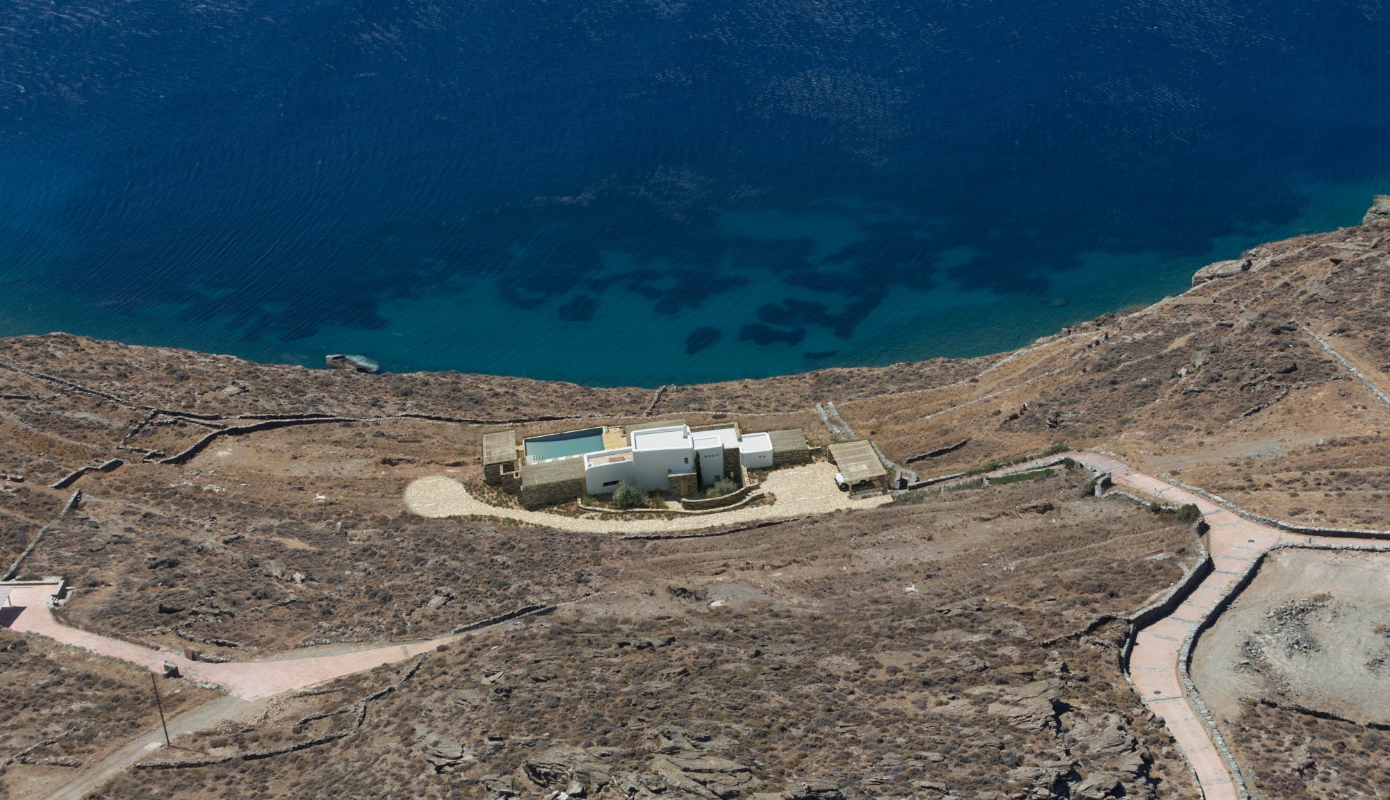 En Grèce, à vendre,  superbe villa face à la mer avec 6 chambres et piscine  