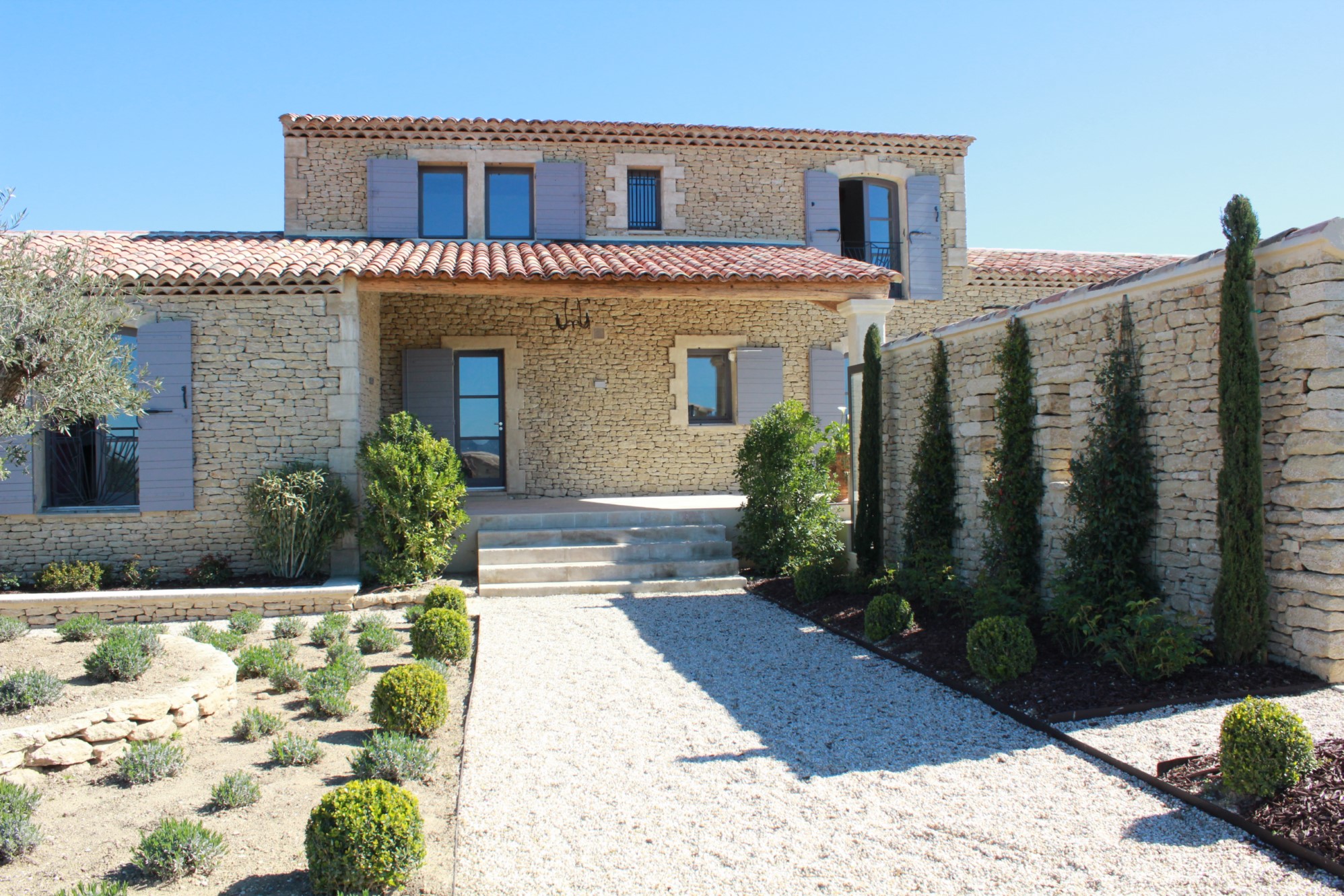 Maison traditionnelle à deux pas du village de Gordes avec vues sublimes    