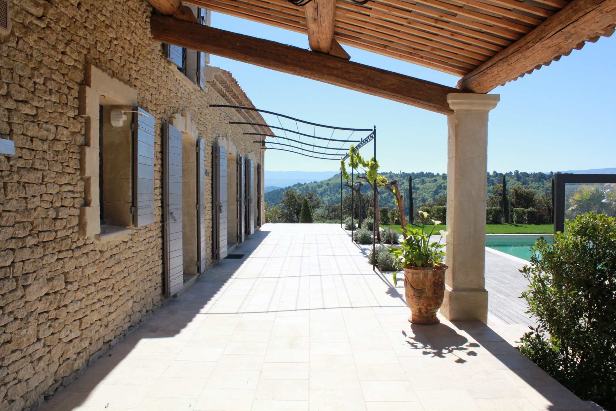 Maison traditionnelle à deux pas du village de Gordes avec vues sublimes    