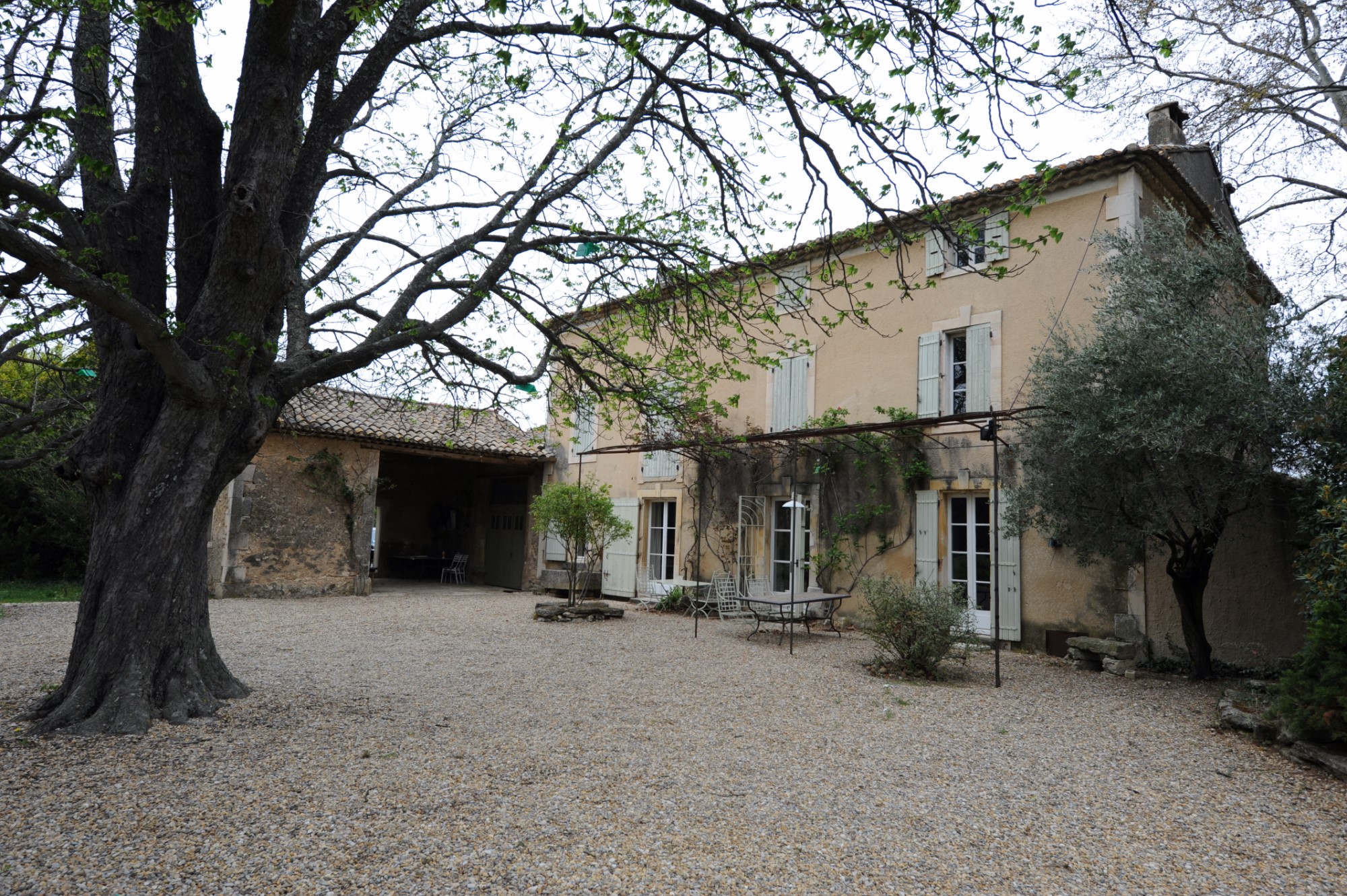 Imposant mas avec piscine, parc paysager et dépendances   à vendre en Luberon