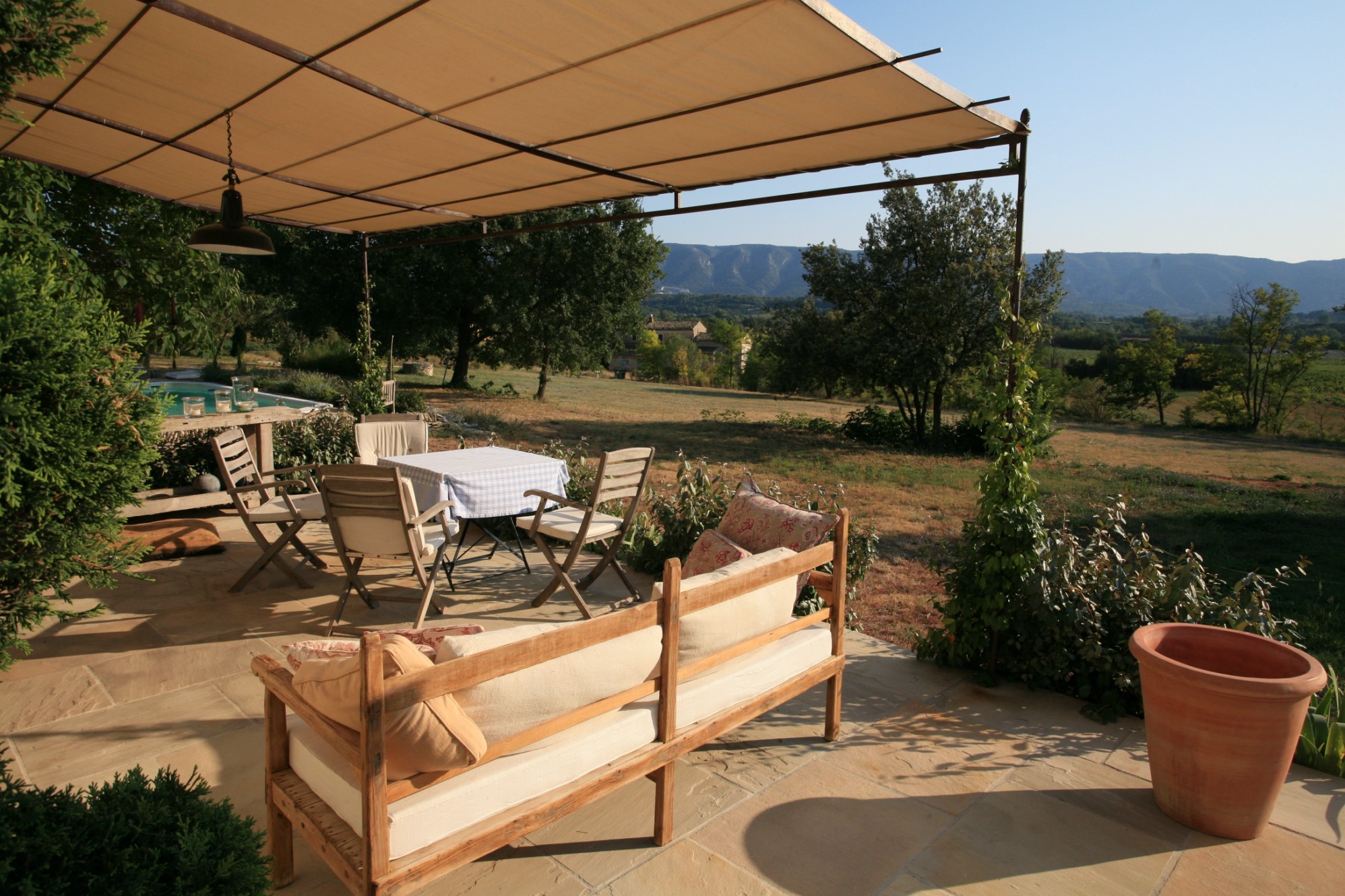 A vendre dans le Luberon, bastide rénovée avec vue    
