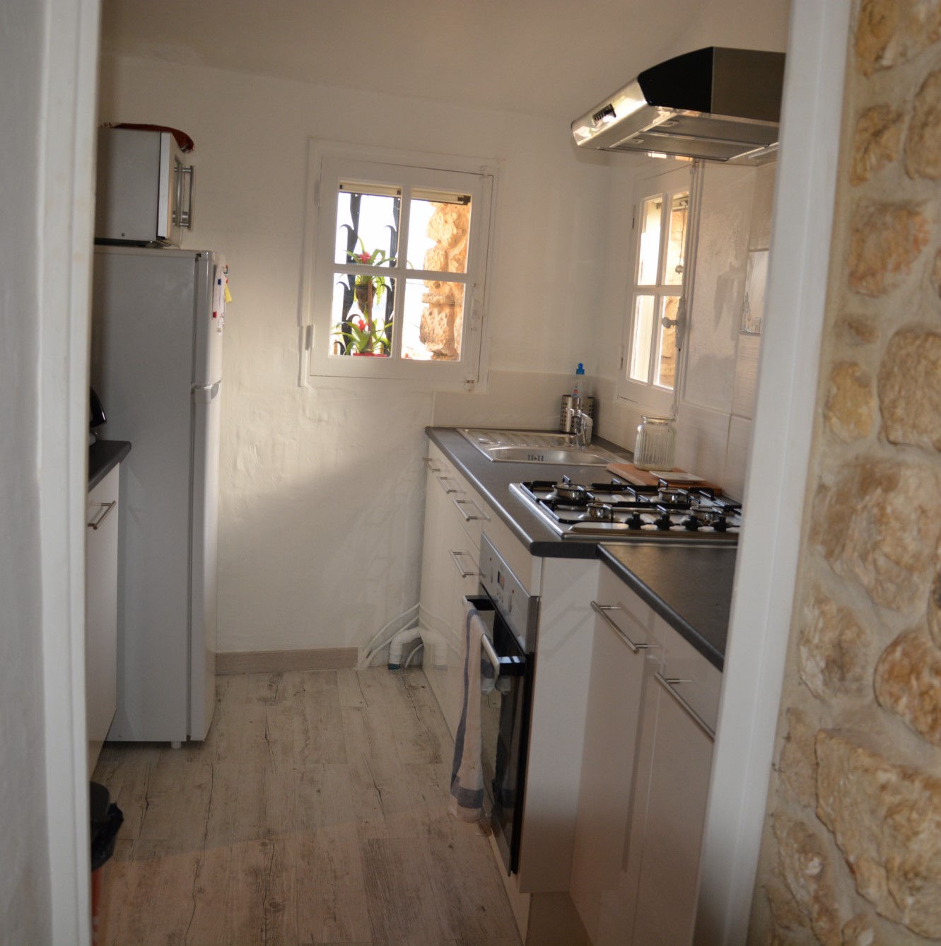 Propriété à vendre en Luberon avec cour intérieure, petit jardin paysagé et vue    