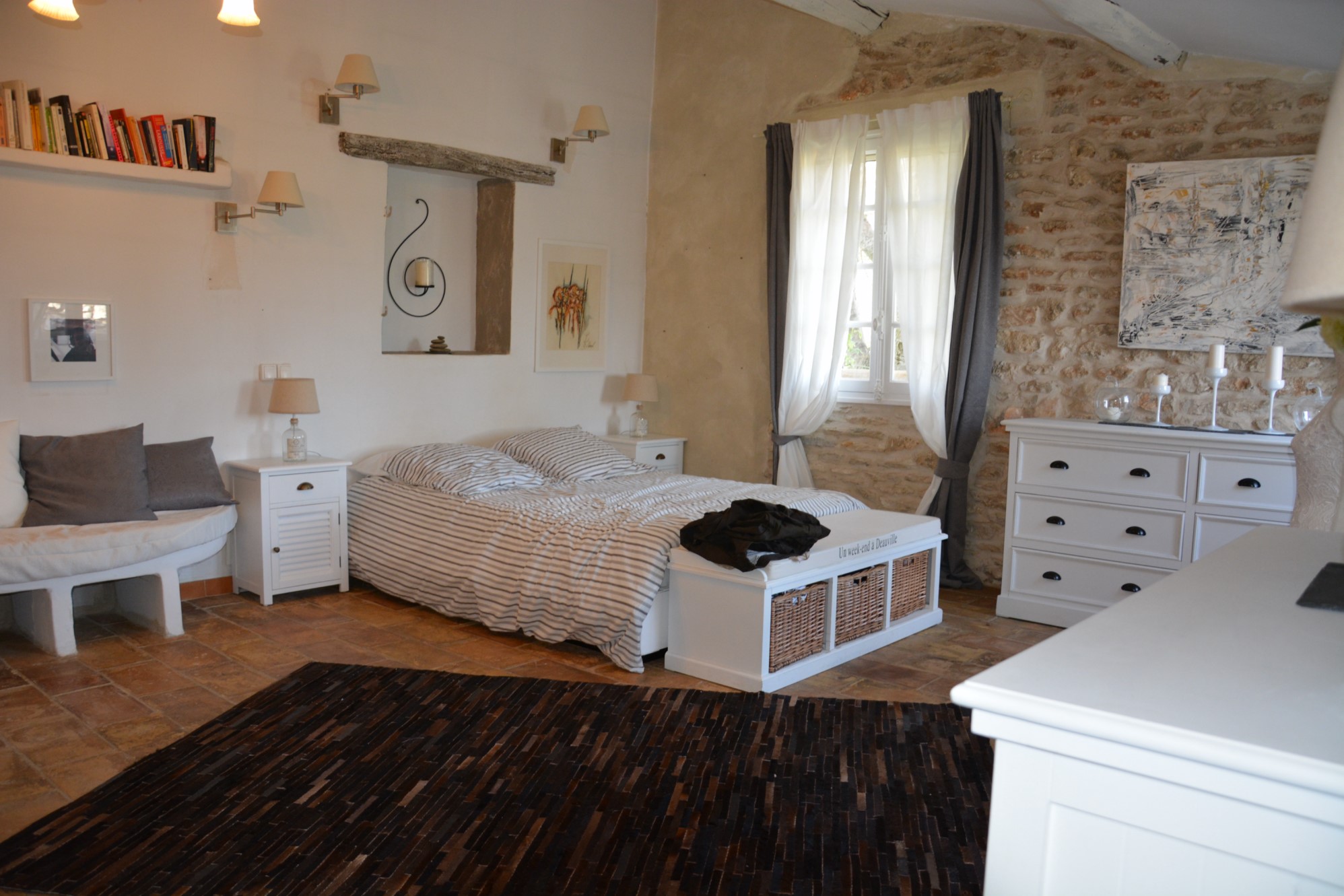 Propriété à vendre en Luberon avec cour intérieure, petit jardin paysagé et vue    