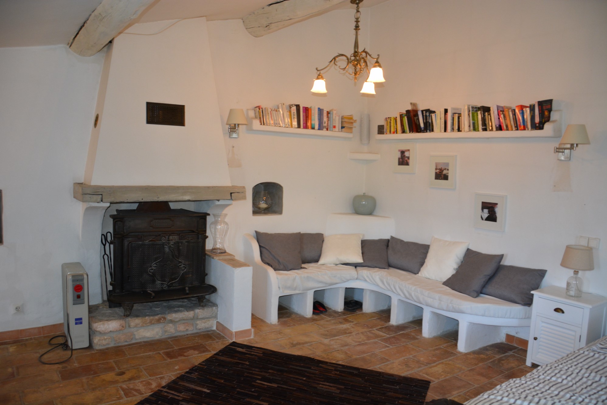 Propriété à vendre en Luberon avec cour intérieure, petit jardin paysagé et vue    