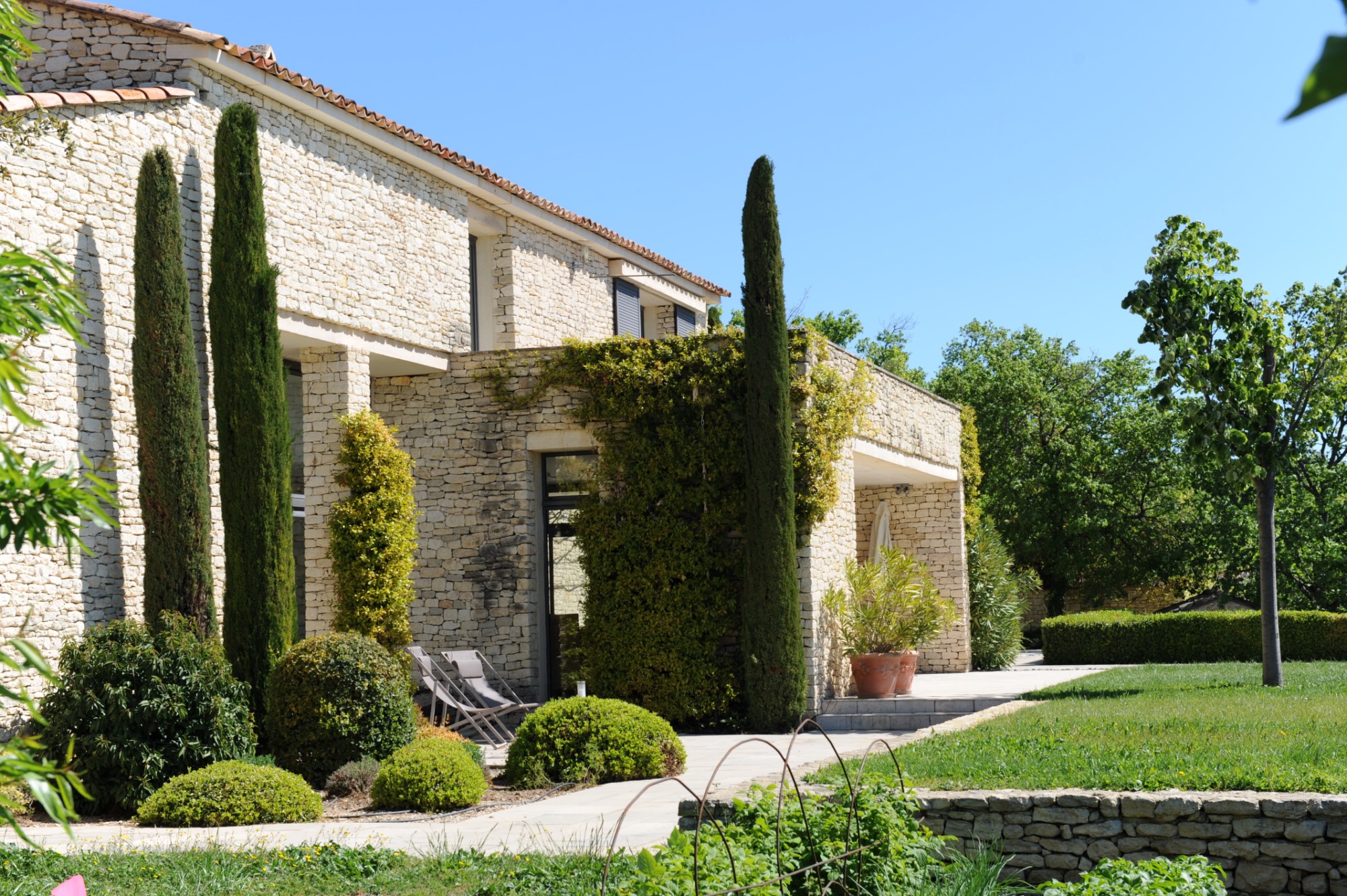 Maison contemporaine avec dépendances à Gordes