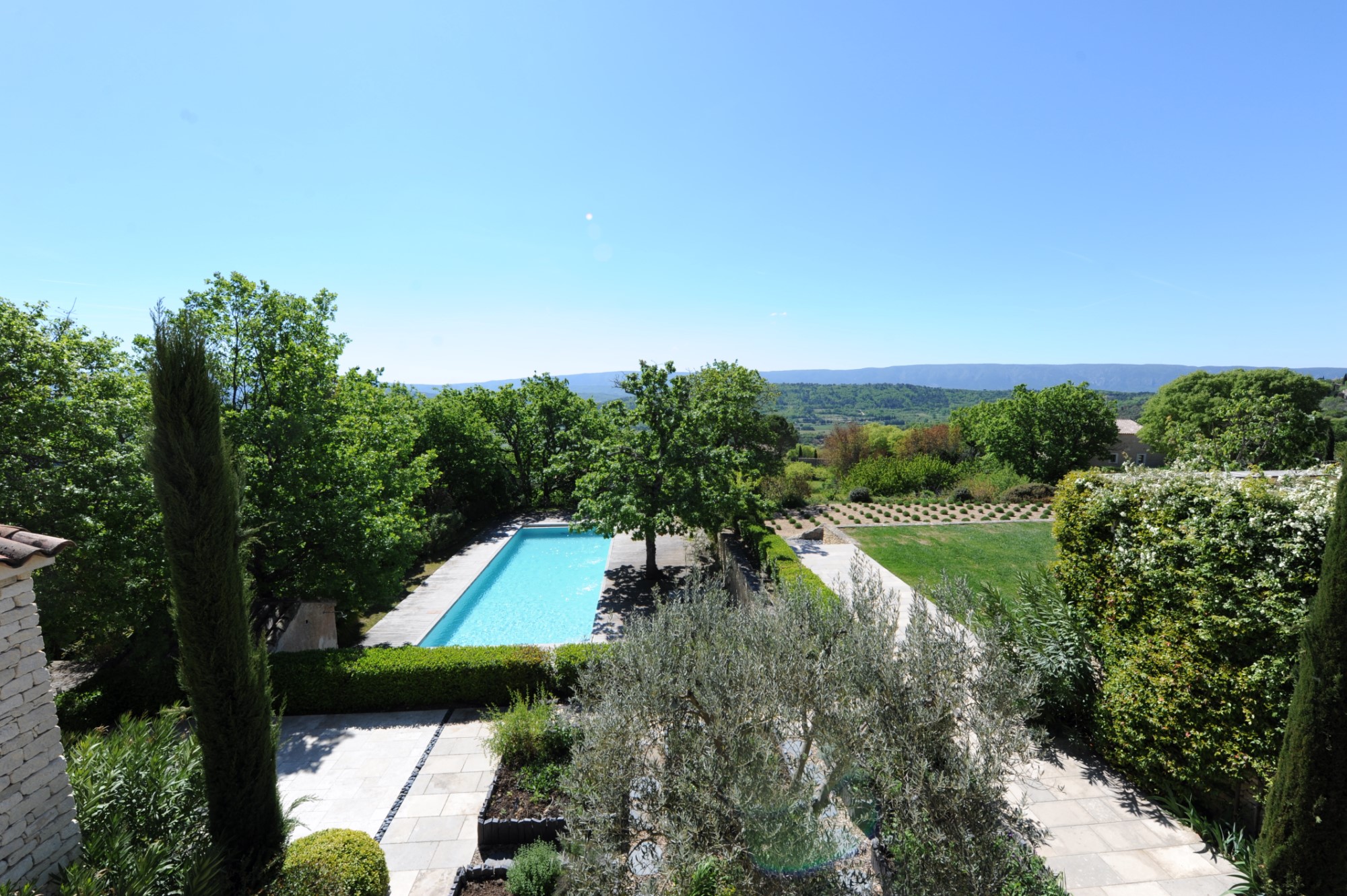 Maison contemporaine avec vue à Gordes