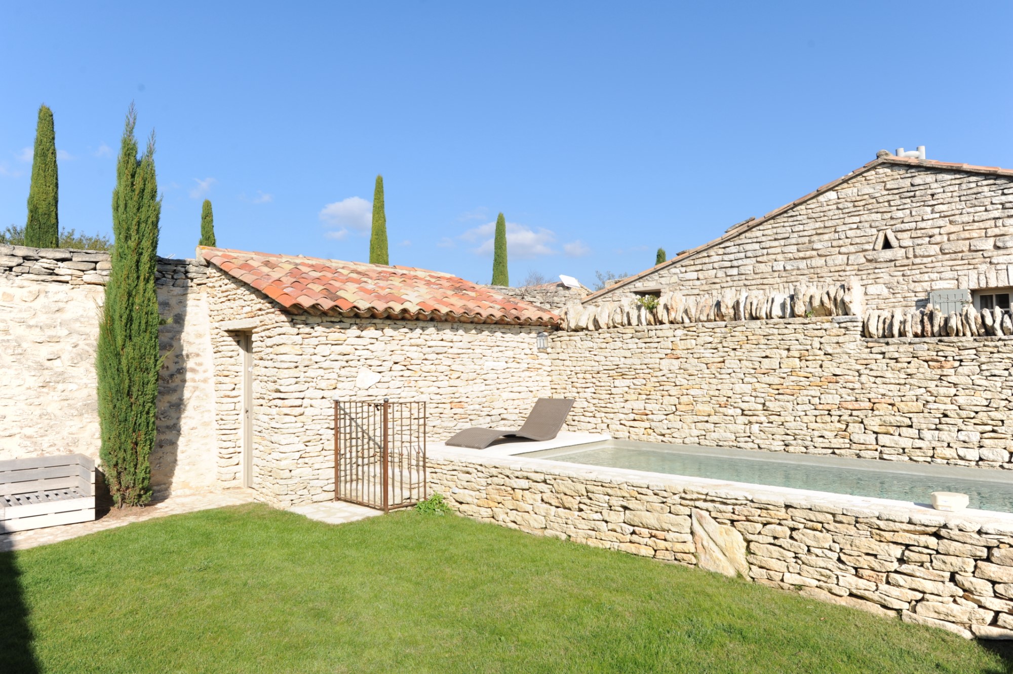 En Luberon, à vendre, maison de charme ave piscine, jardin et terrasse 