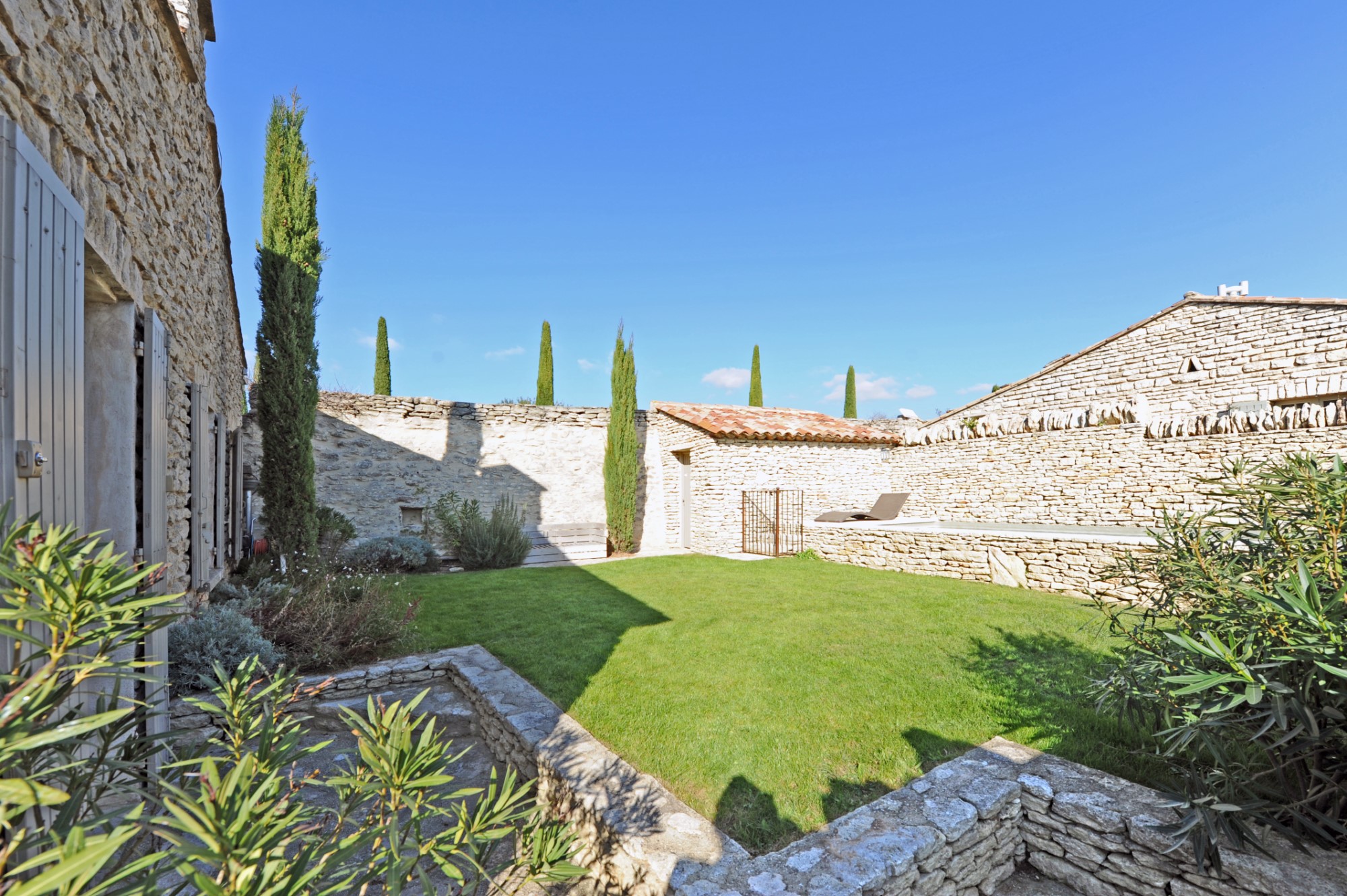 En Luberon, à vendre, maison de charme ave piscine, jardin et terrasse 