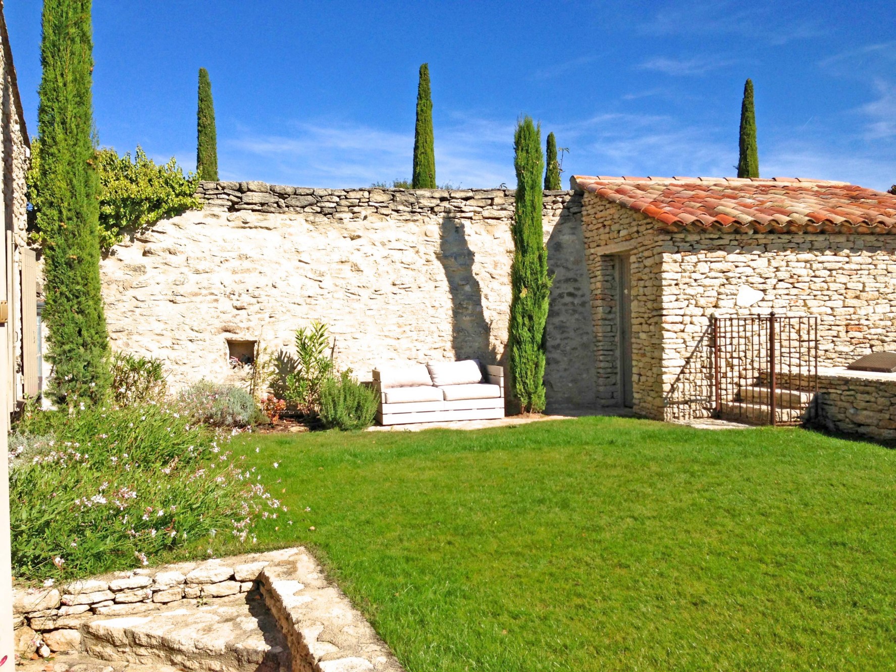 En Luberon, à vendre, maison de charme ave piscine, jardin et terrasse 