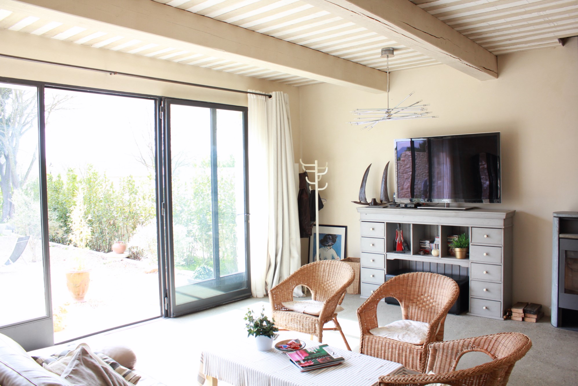 Maison de village restaurée avec goût  Saint Pantaléon   