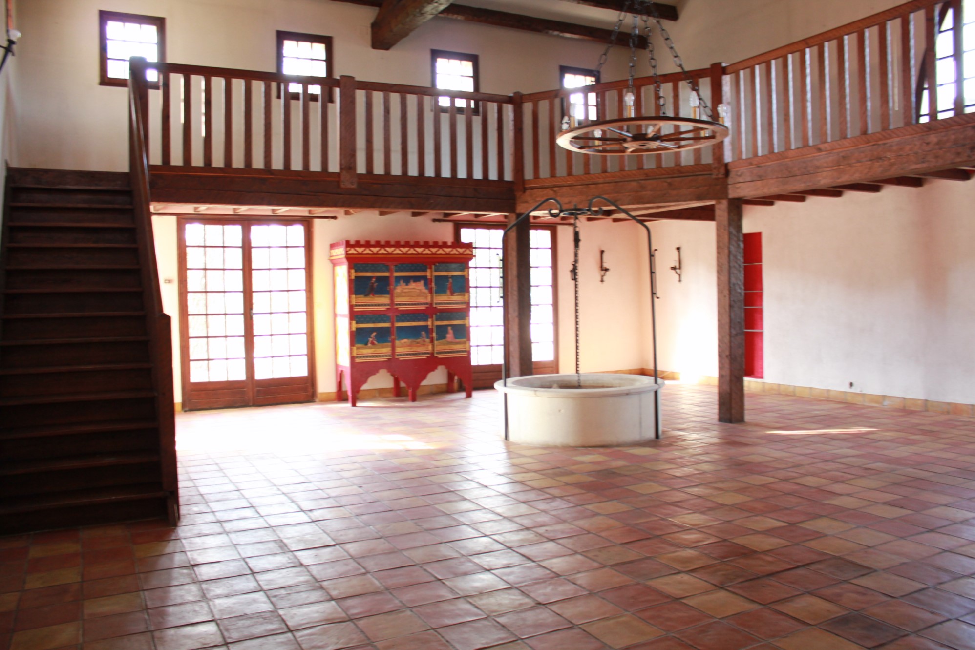 Grande maison traditionnelle en pierre dans le Luberon    