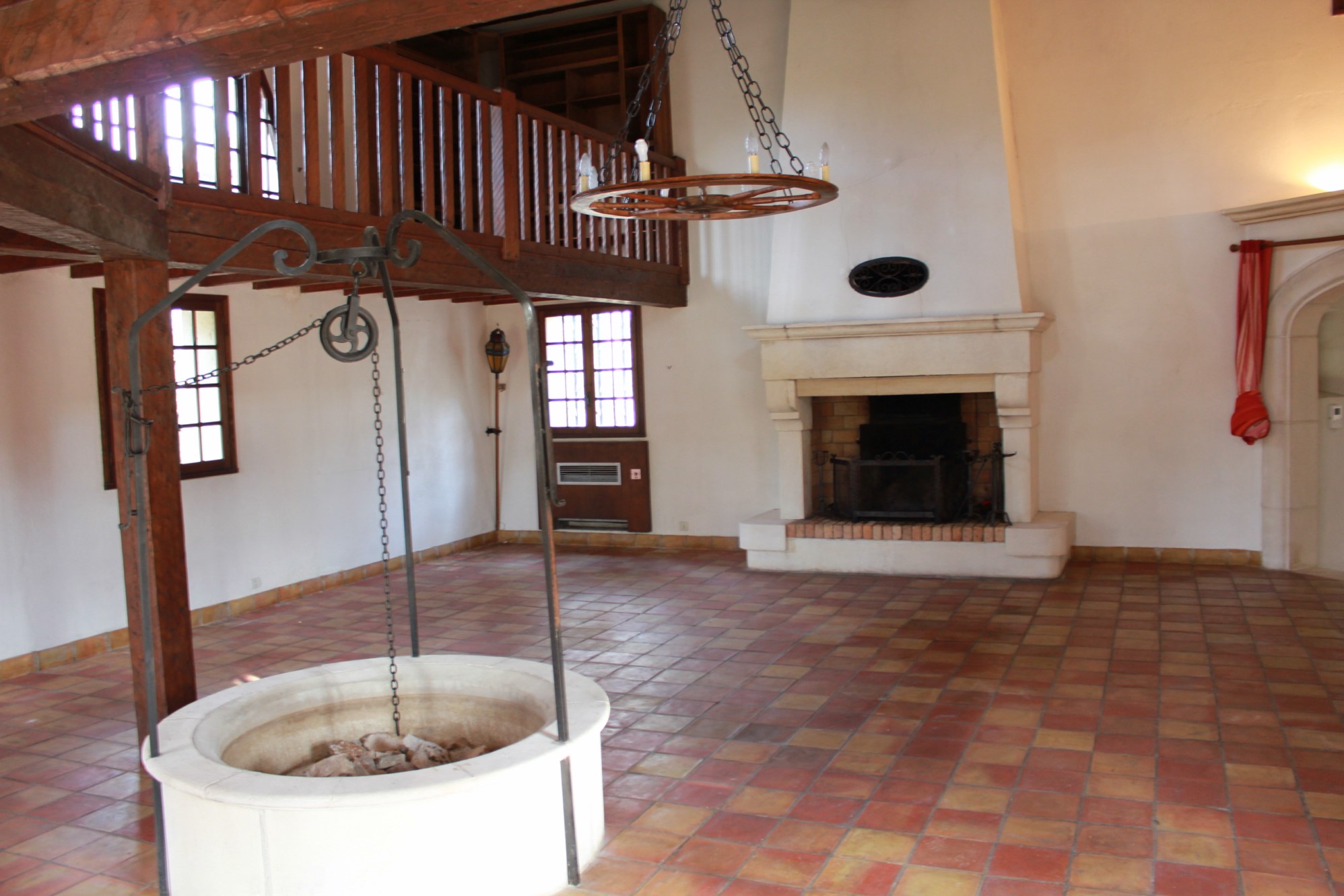 Grande maison traditionnelle en pierre dans le Luberon    