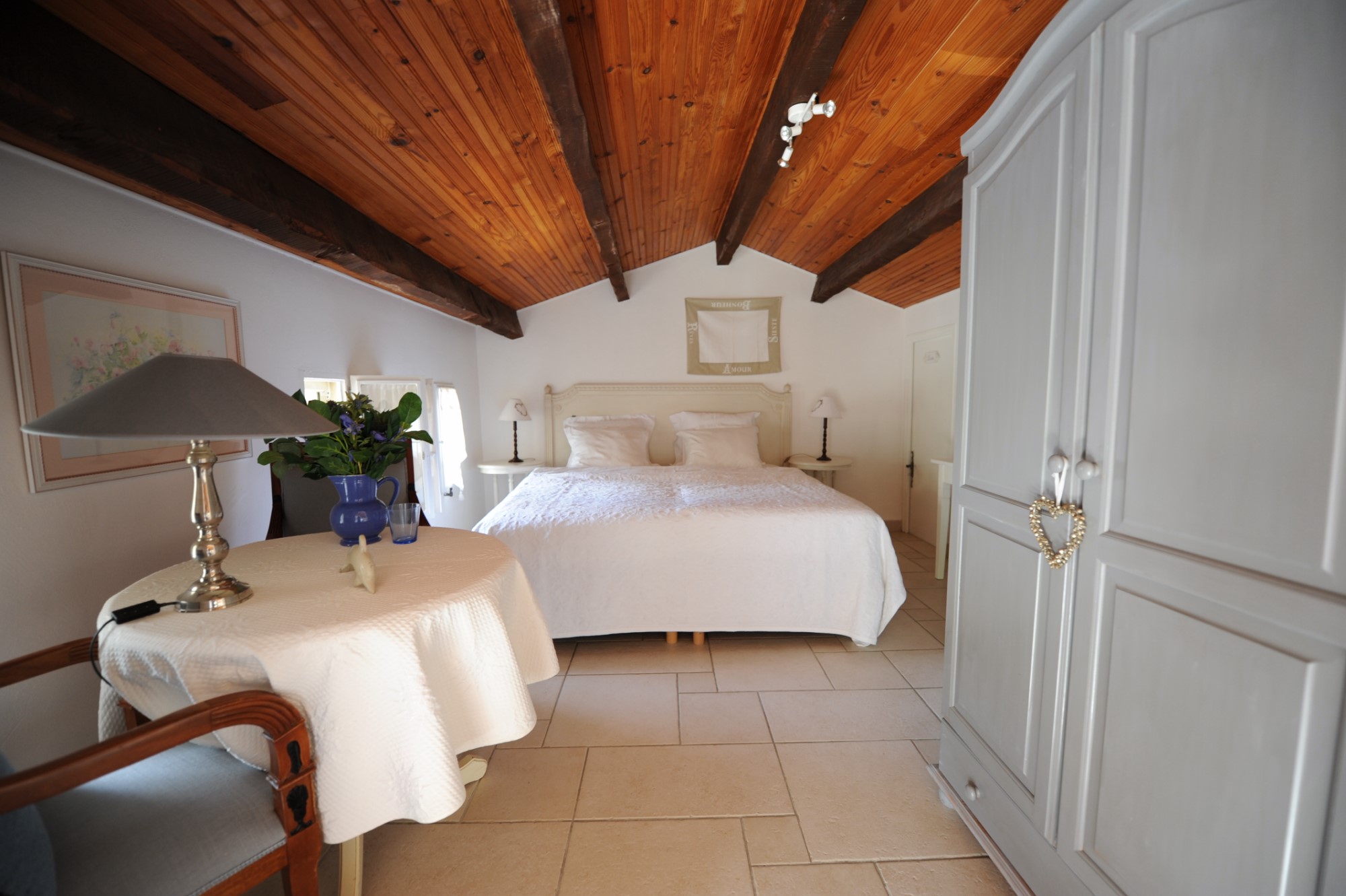 Maison de village avec piscine    