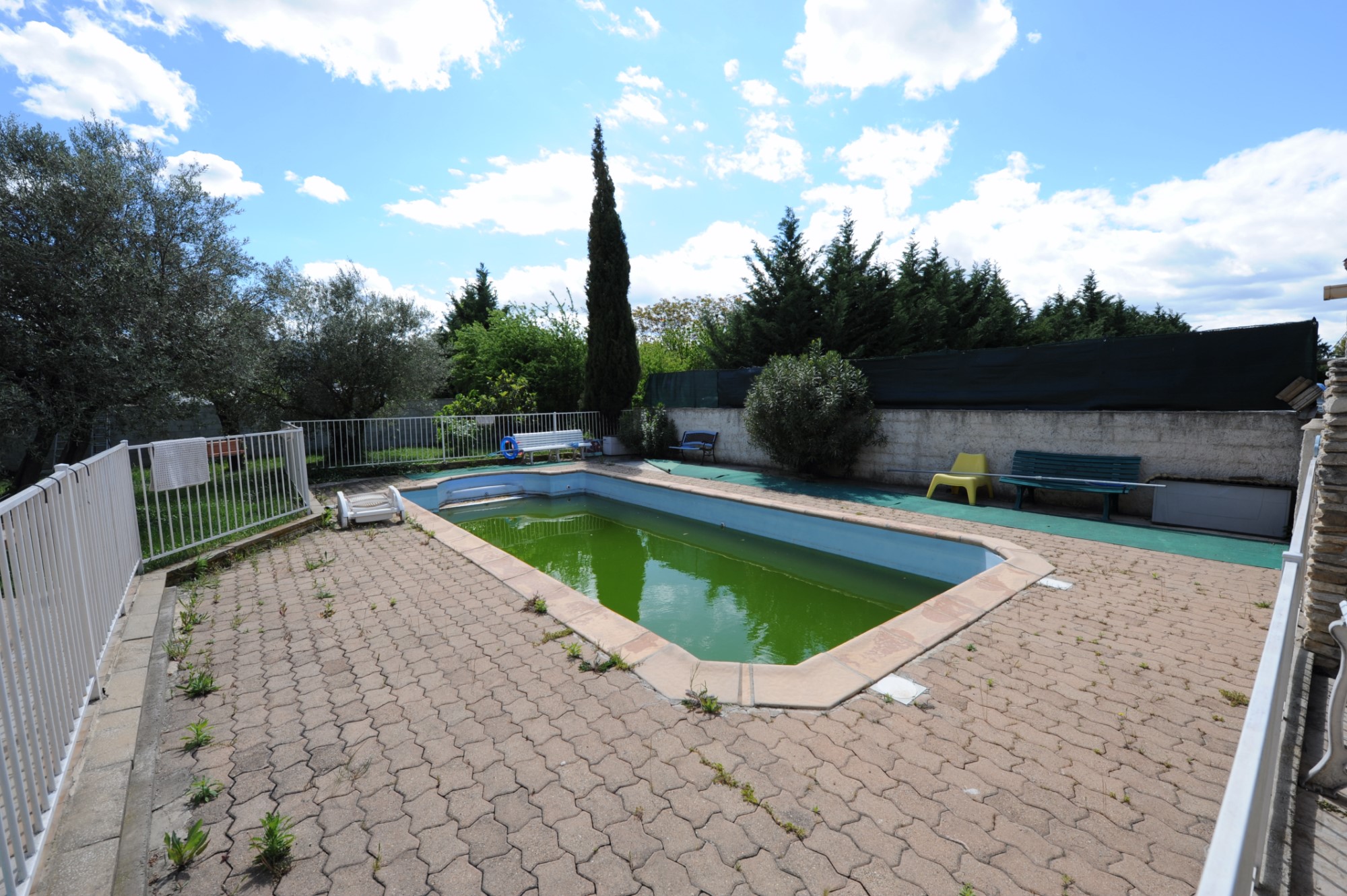 Maison avec piscine et dépendance à vendre dans le Luberon