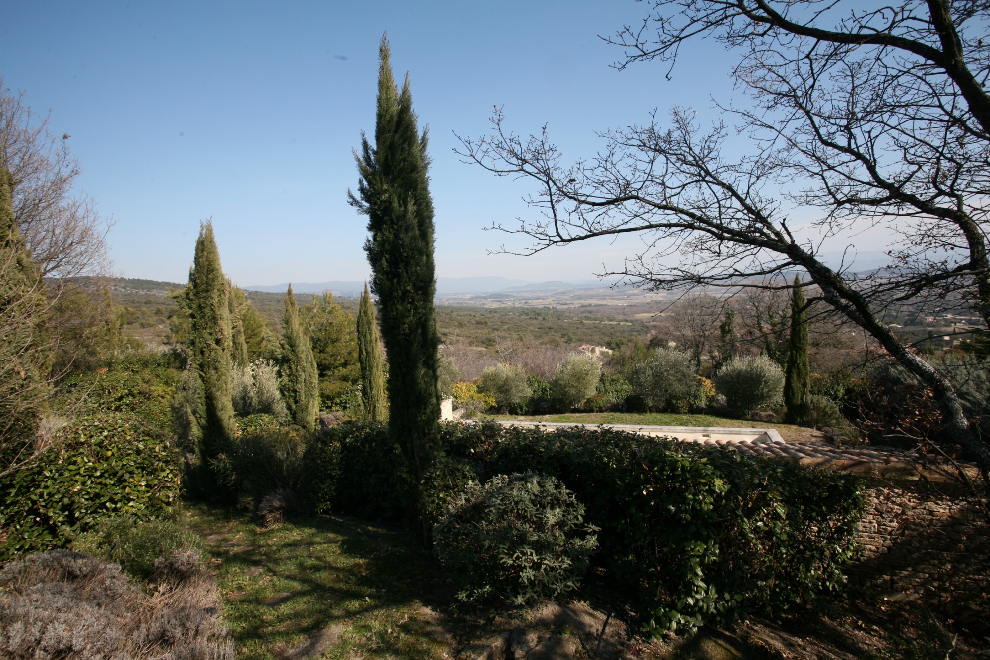 A vendre à Gordes, terrain avec maison à refaire    
