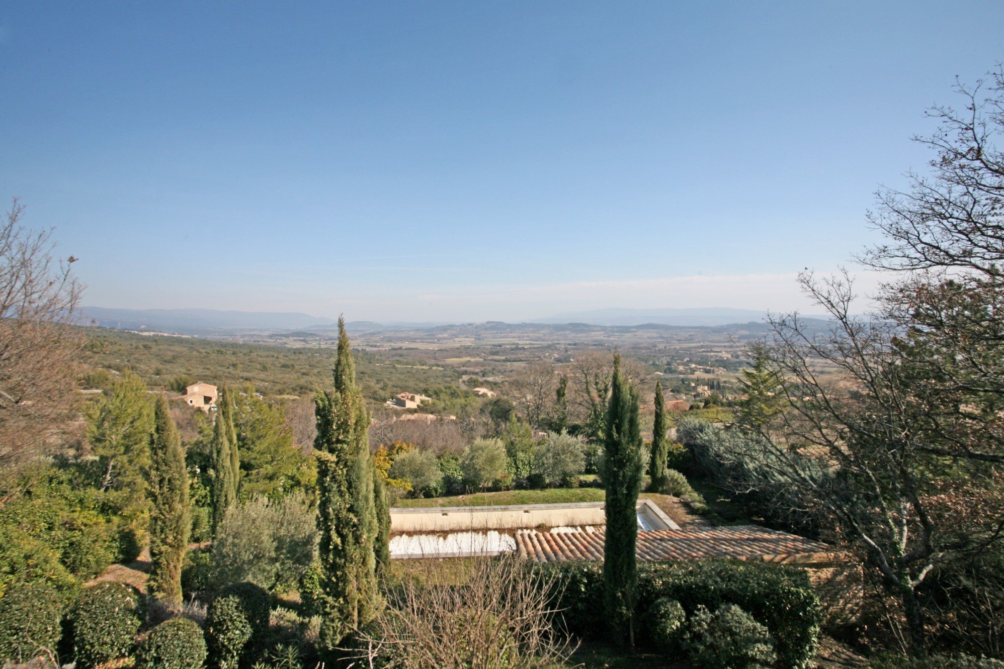 A vendre à Gordes, terrain avec maison à refaire    