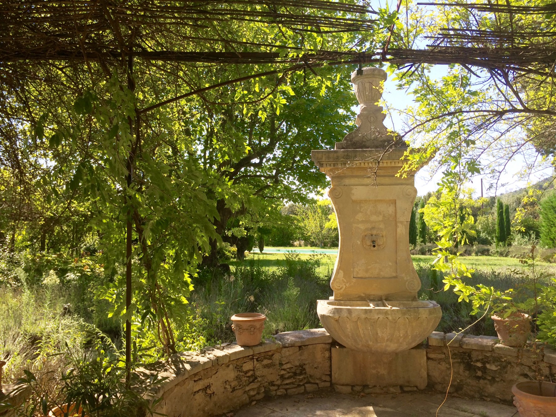 Très belle propriété du XVIIème siècle restaurée et avec vue sur le Lubéron   