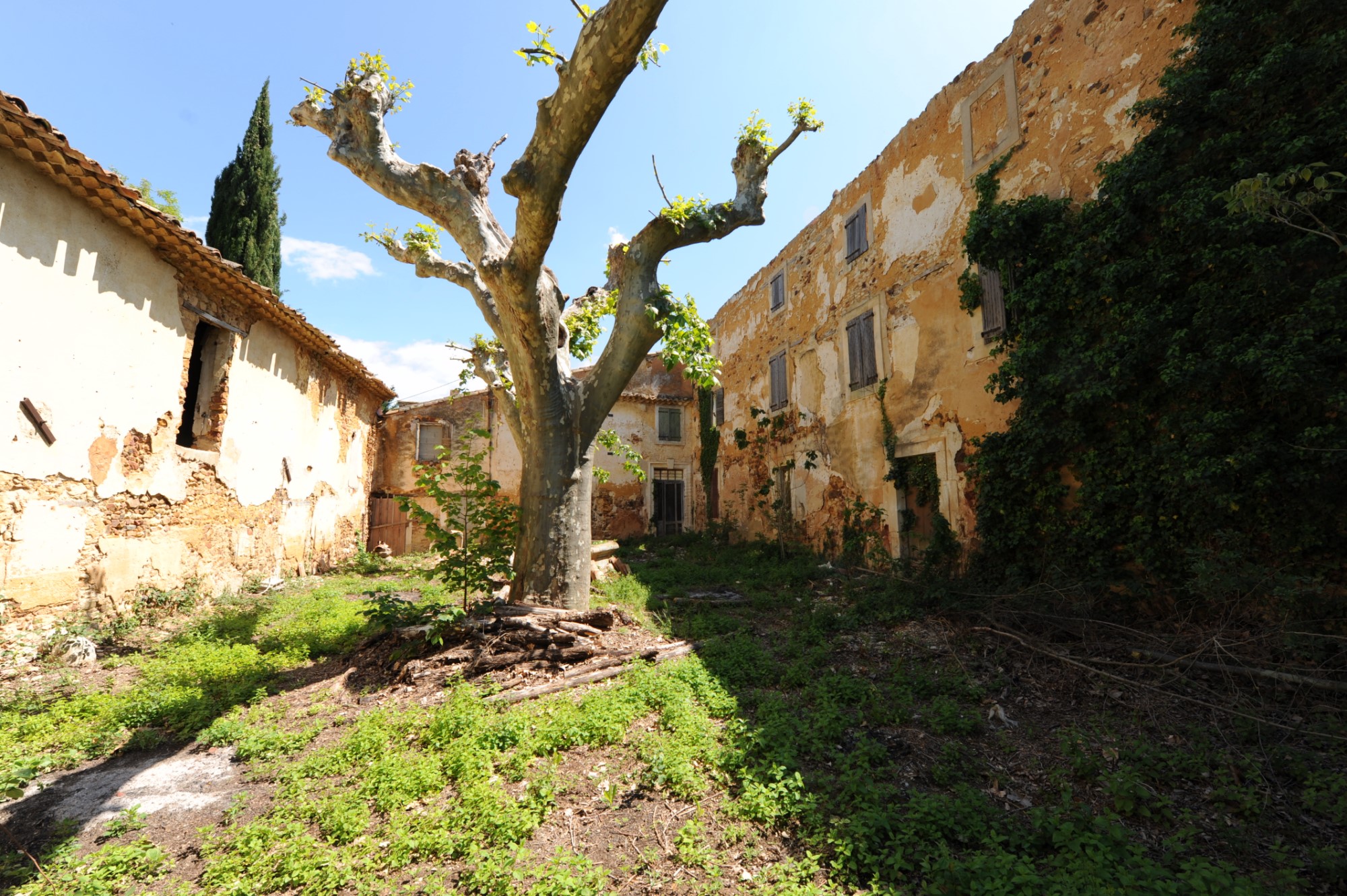 Fermes non encore rénovées dans le Luberon