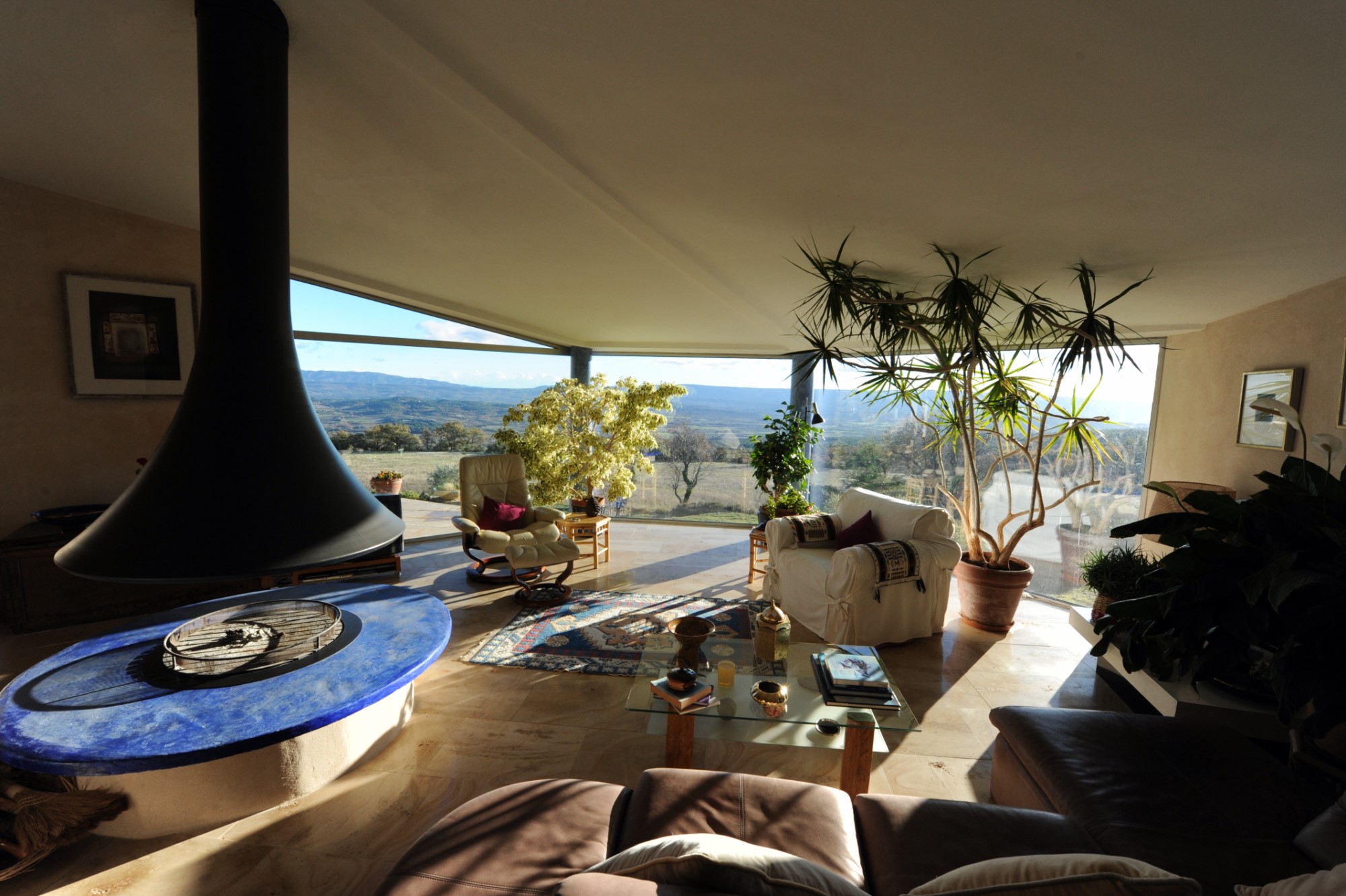 A vendre, face au Luberon,  maison en pierres, avec dépendances et vues 